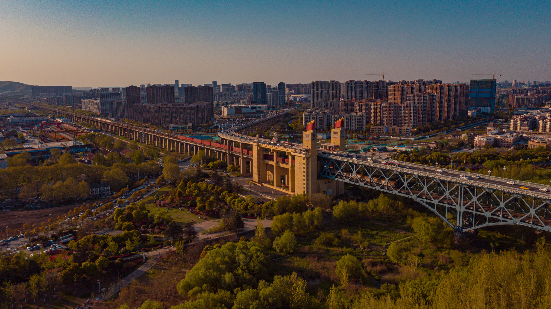 雄伟壮观的南京长江大桥