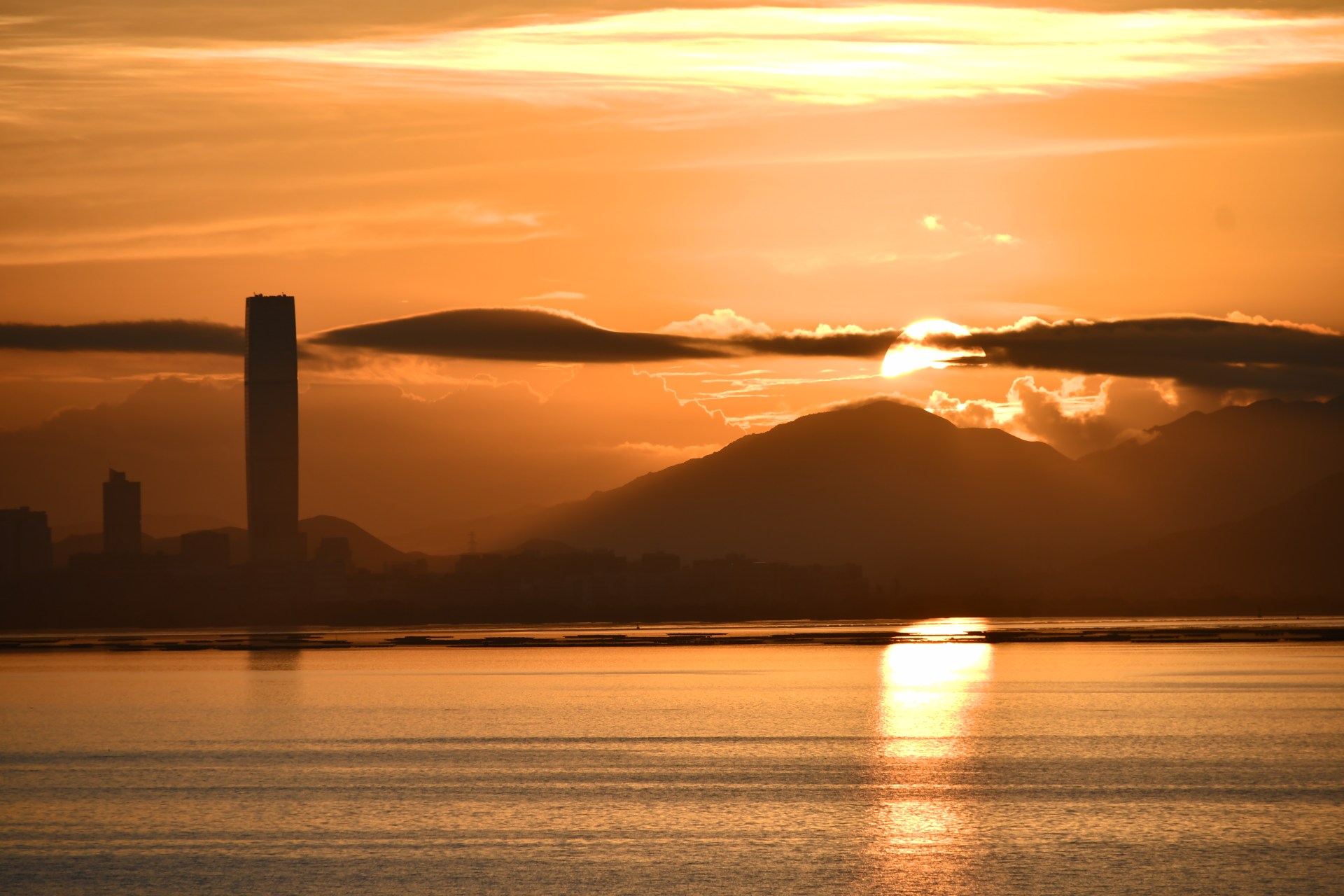 深圳日出时刻-华润春笋-深圳湾一号