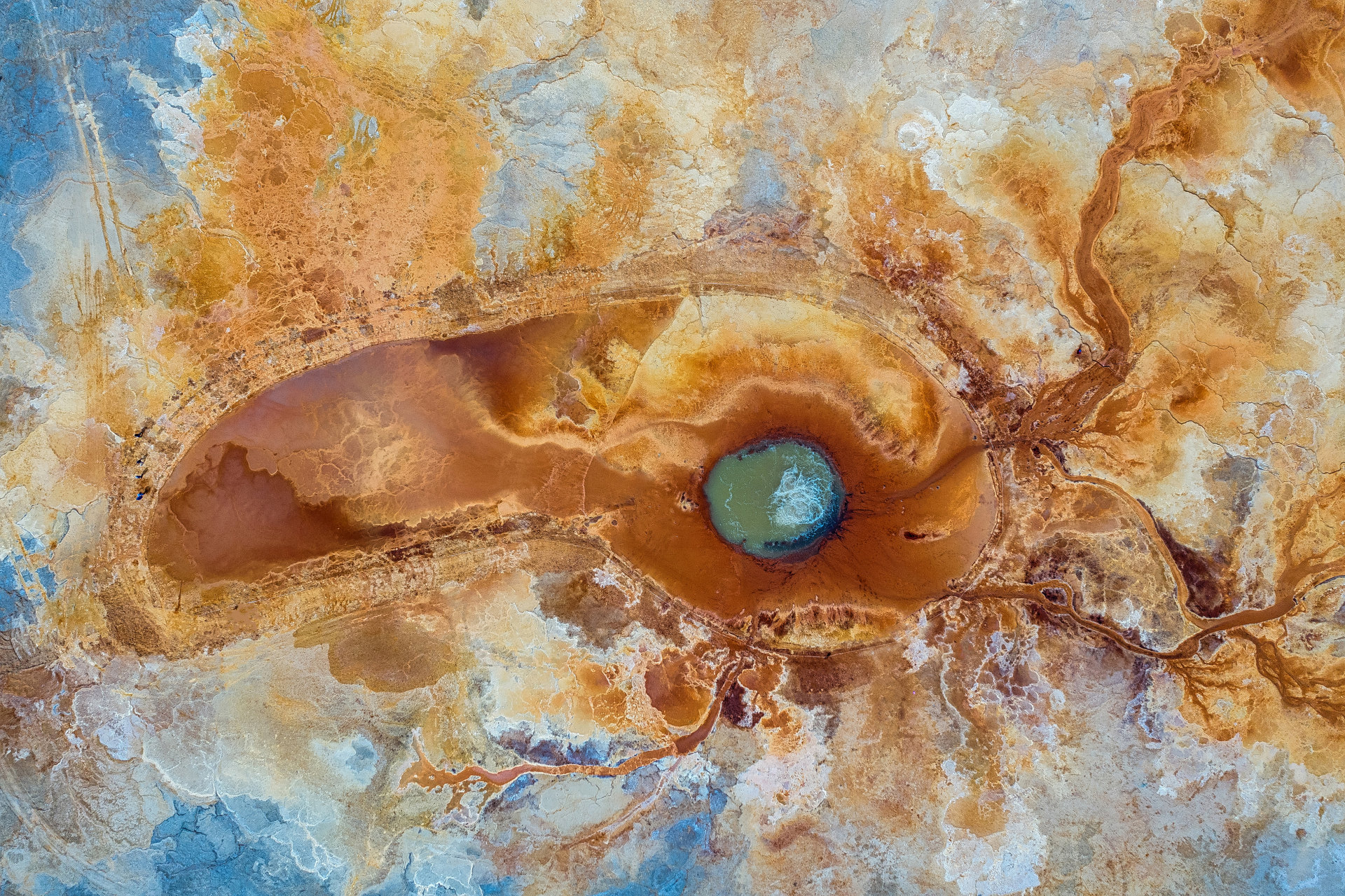 青海茫崖恶魔之眼艾肯泉