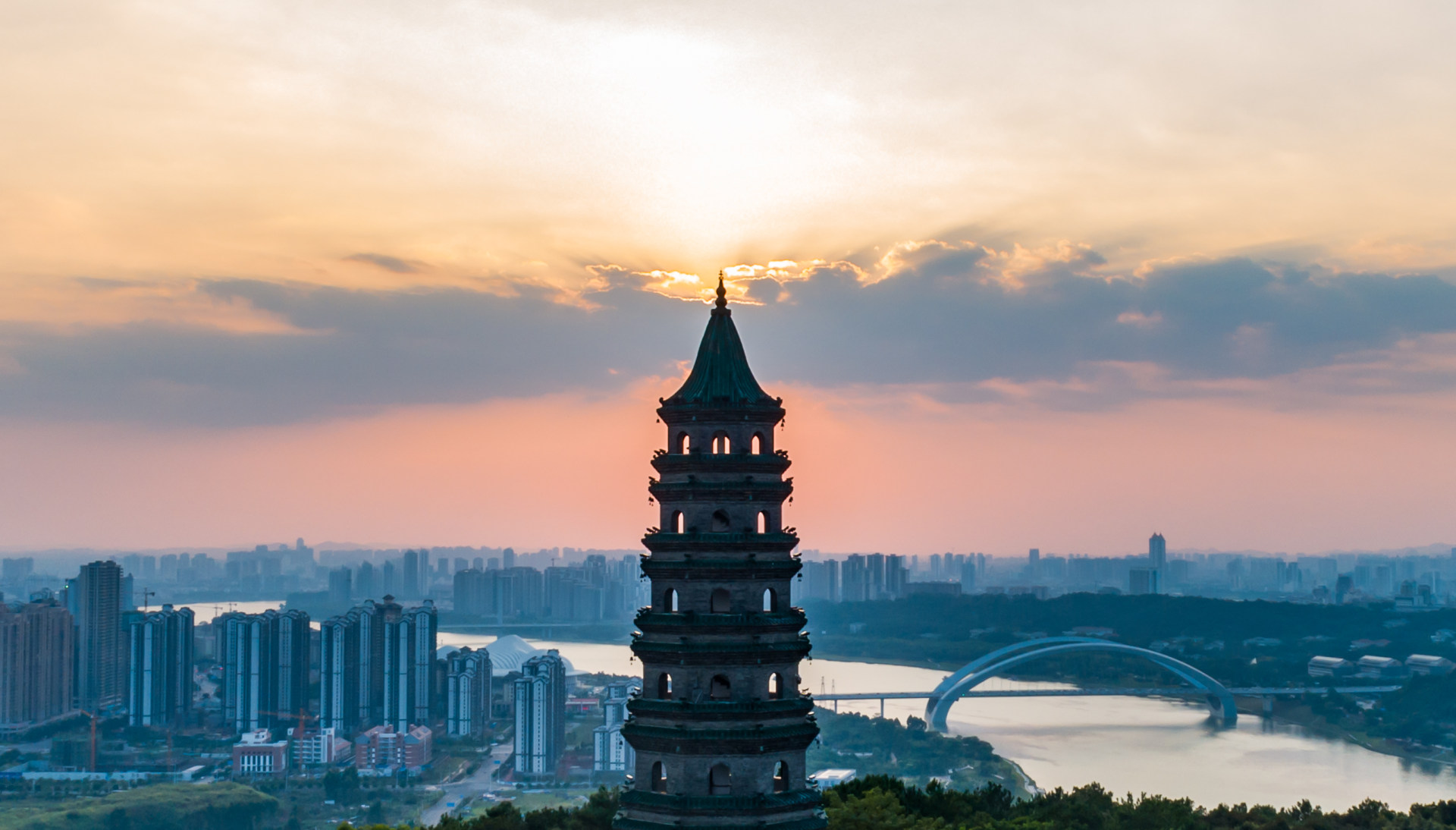 邕江.龙象塔.日落