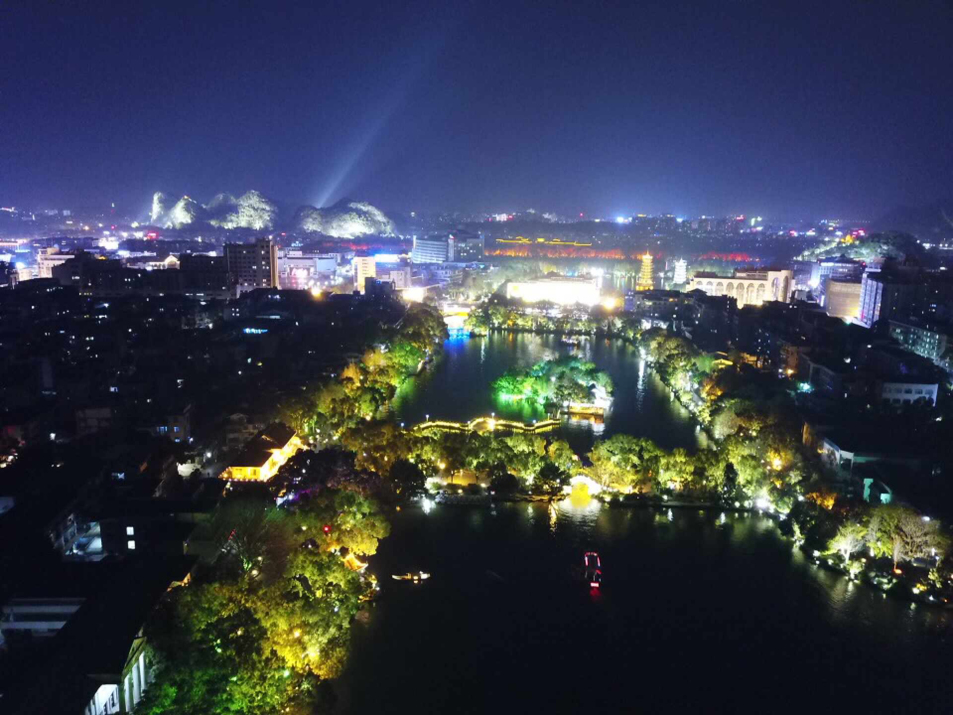 桂林榕湖夜景图片