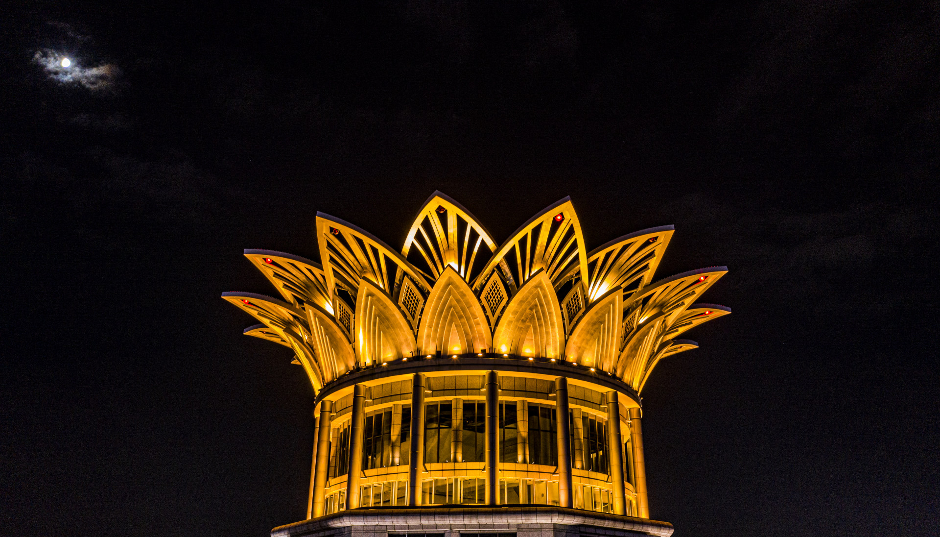 外滩中心莲花顶