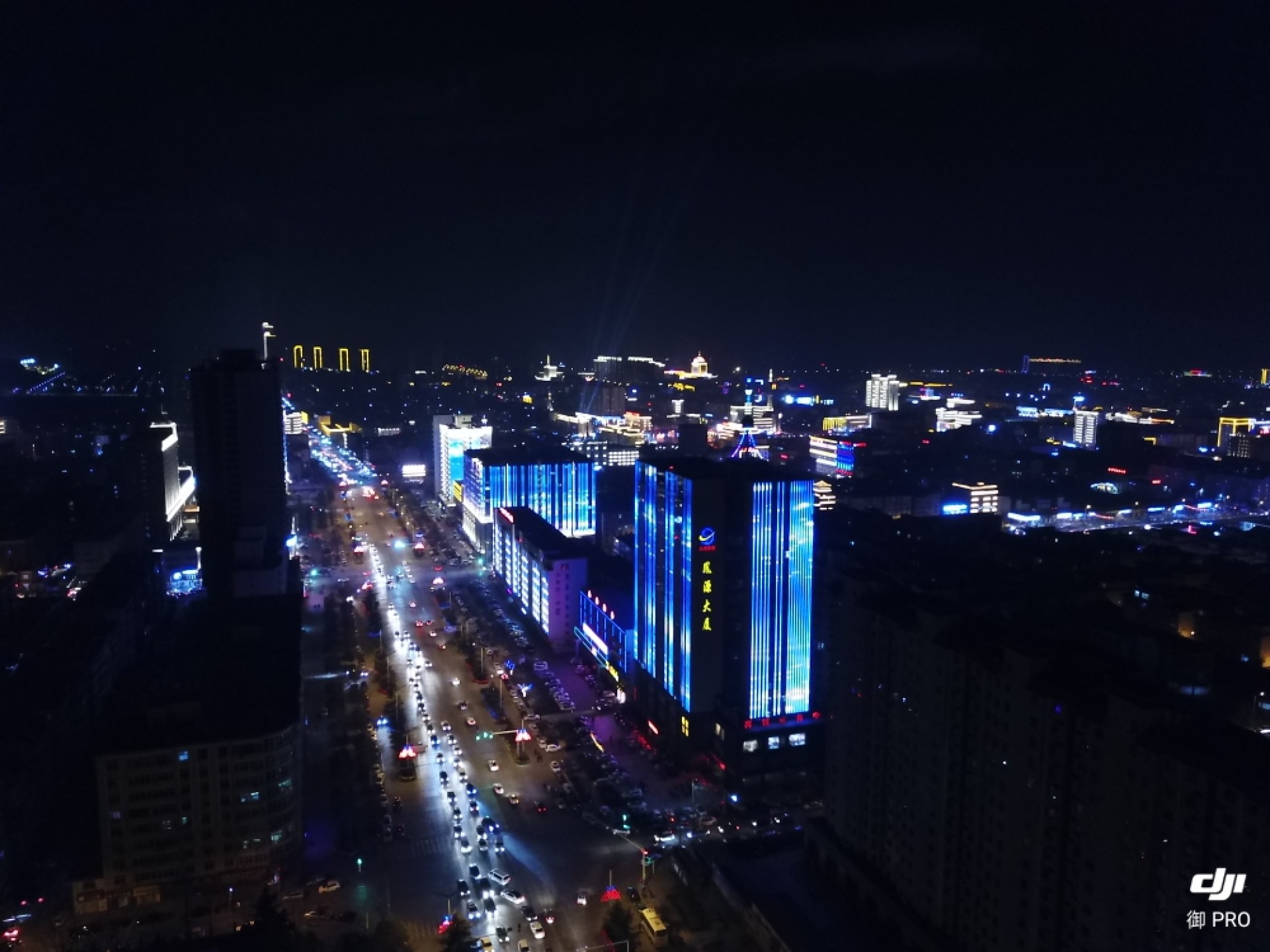 春节用无人机拍的河津夜景