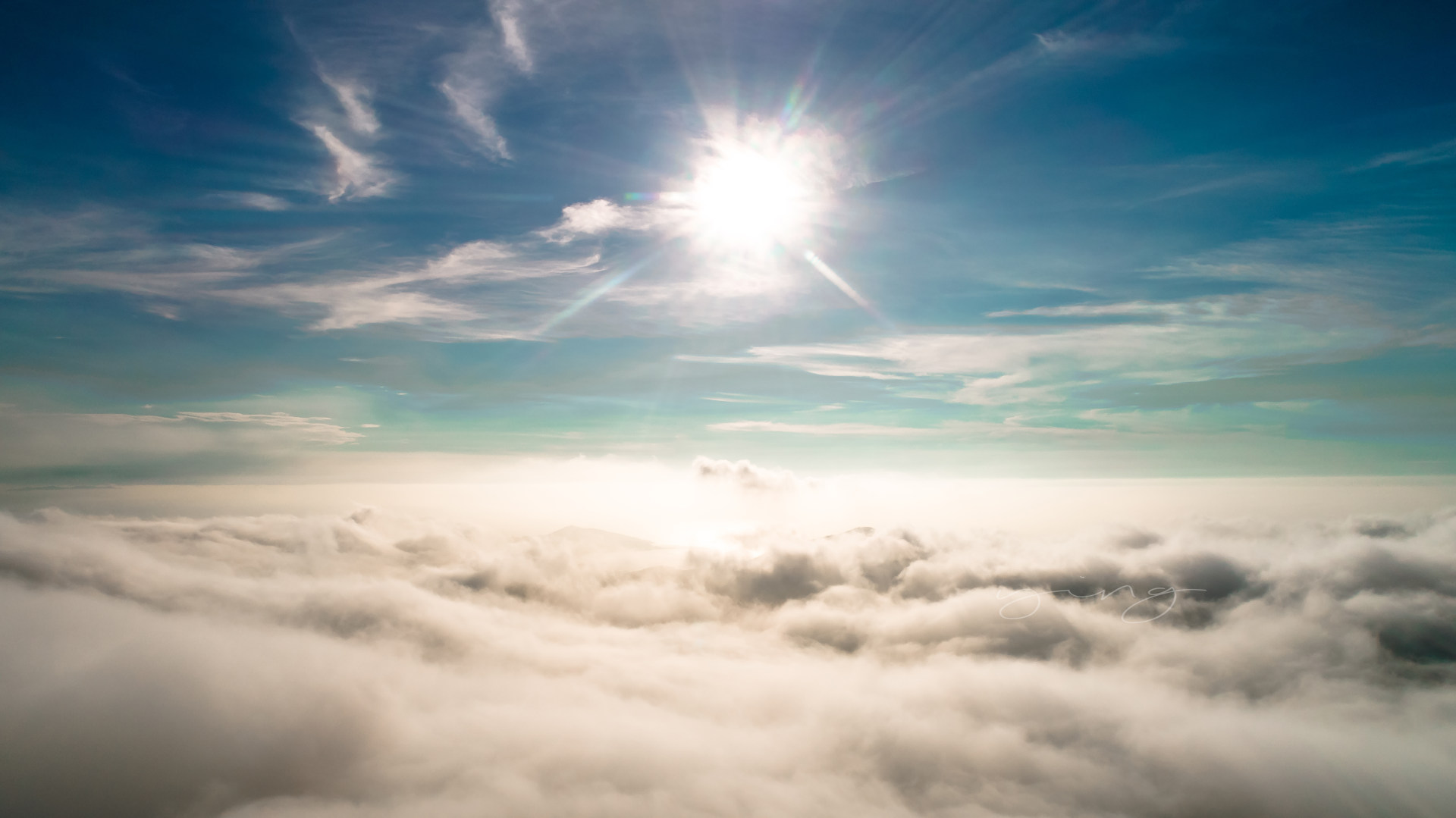 云海之上,万丈光芒,佛光普照