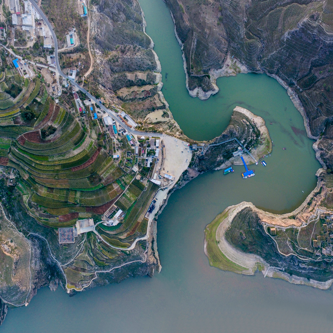 黄河老牛湾 关注 拍摄设备: 其他 位置:  光圈: 0 快门速度: 0 焦距