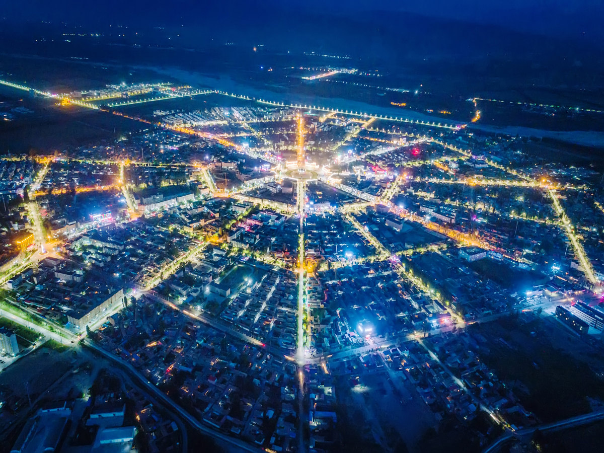 新疆特克斯八卦城夜景