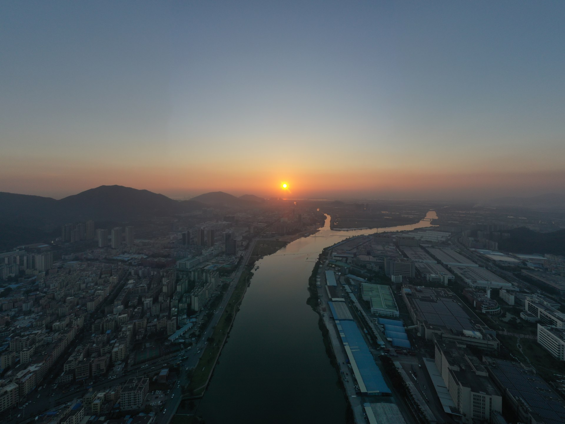 珠海市新南屏大桥晚霞