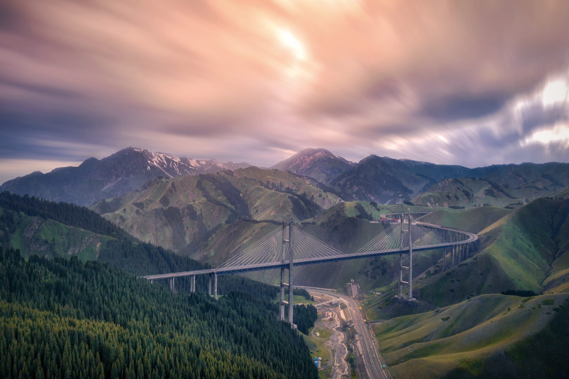 新疆果子沟大桥