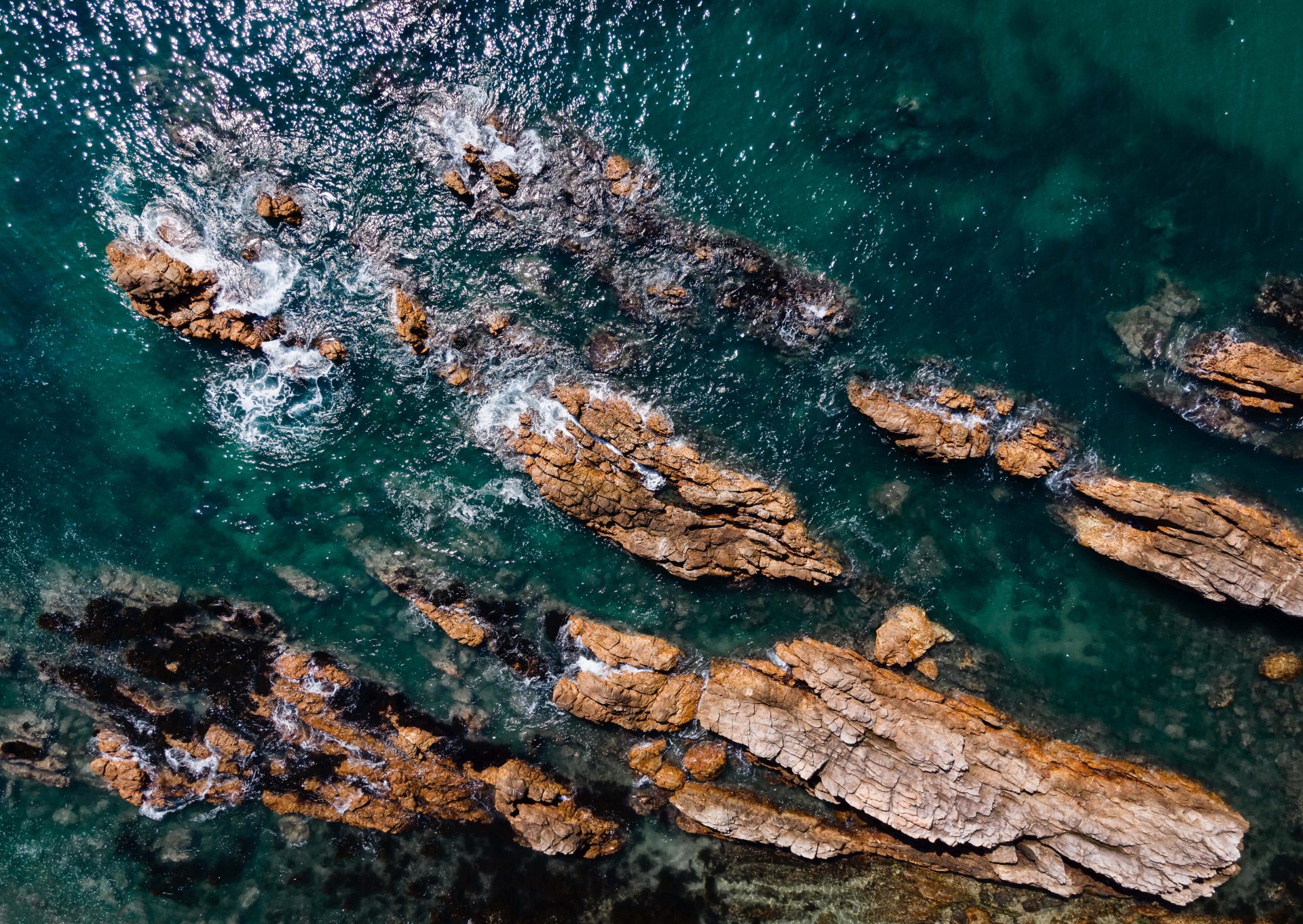 海浪与礁石