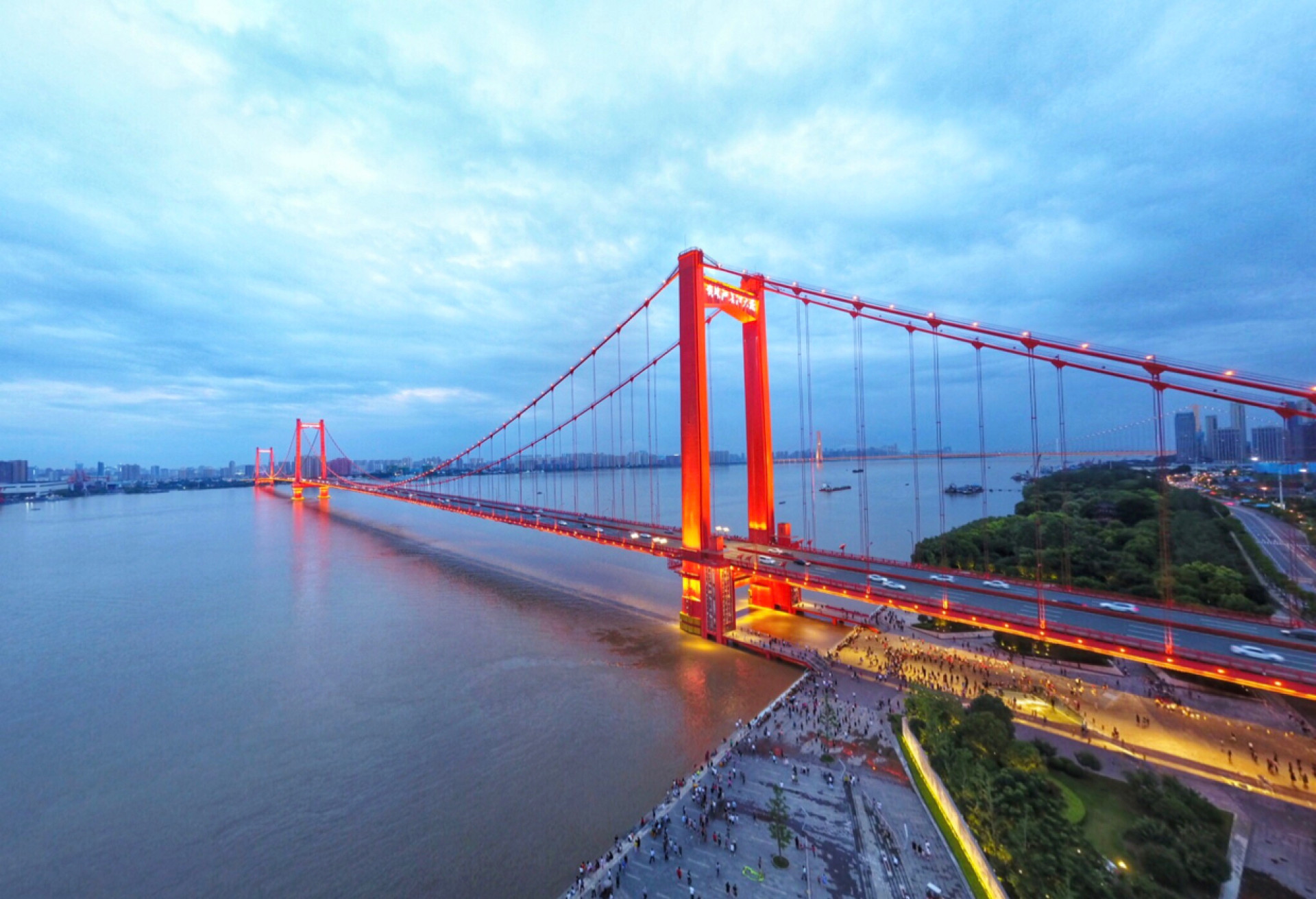 鹦鹉洲长江大桥