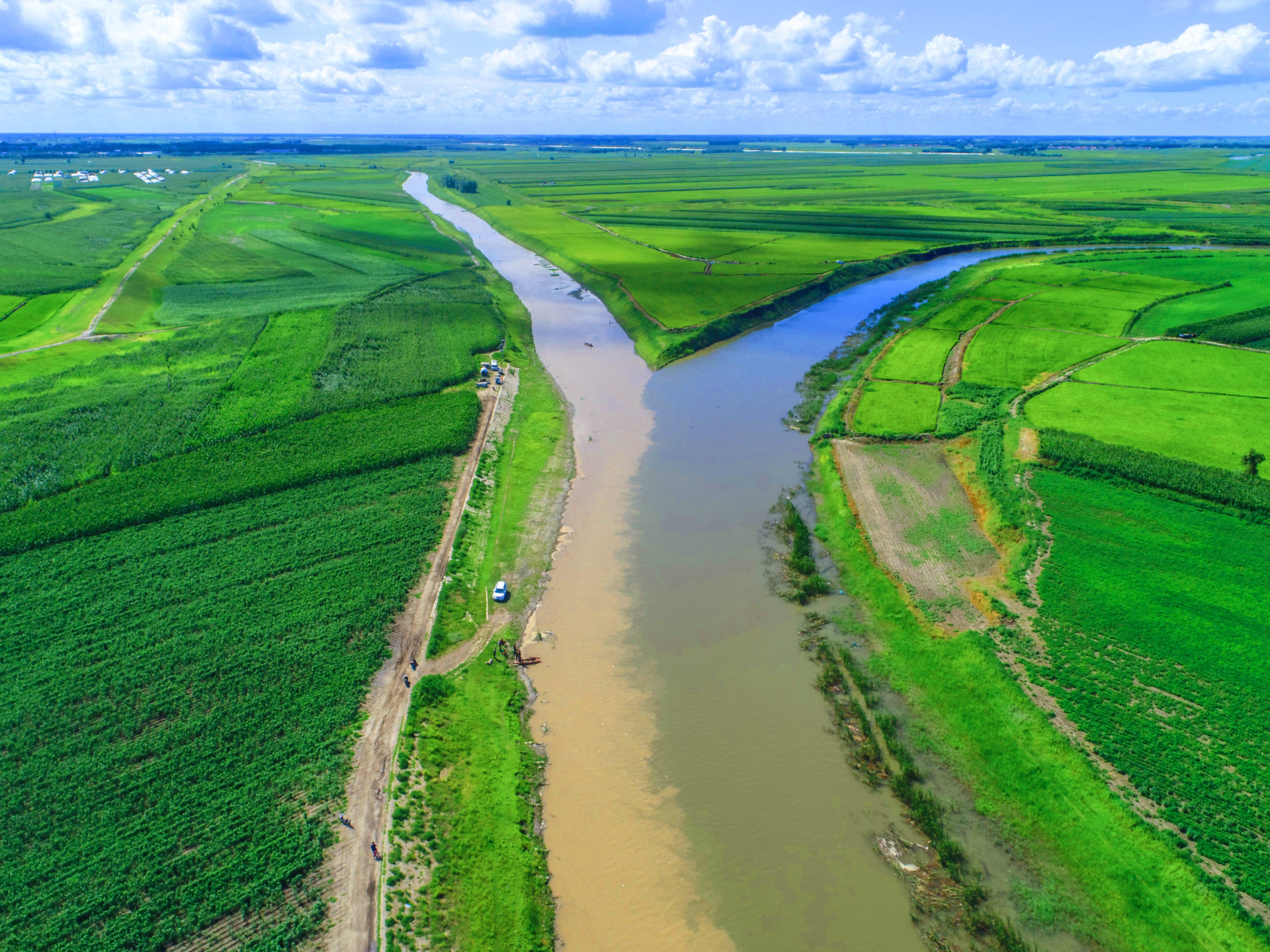 洮儿河与蛟流河交汇之处出现泾渭分明奇观