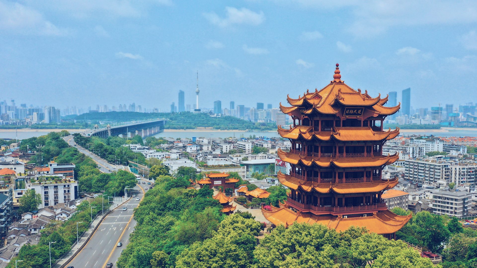 疫情中的武汉····极目楚天舒