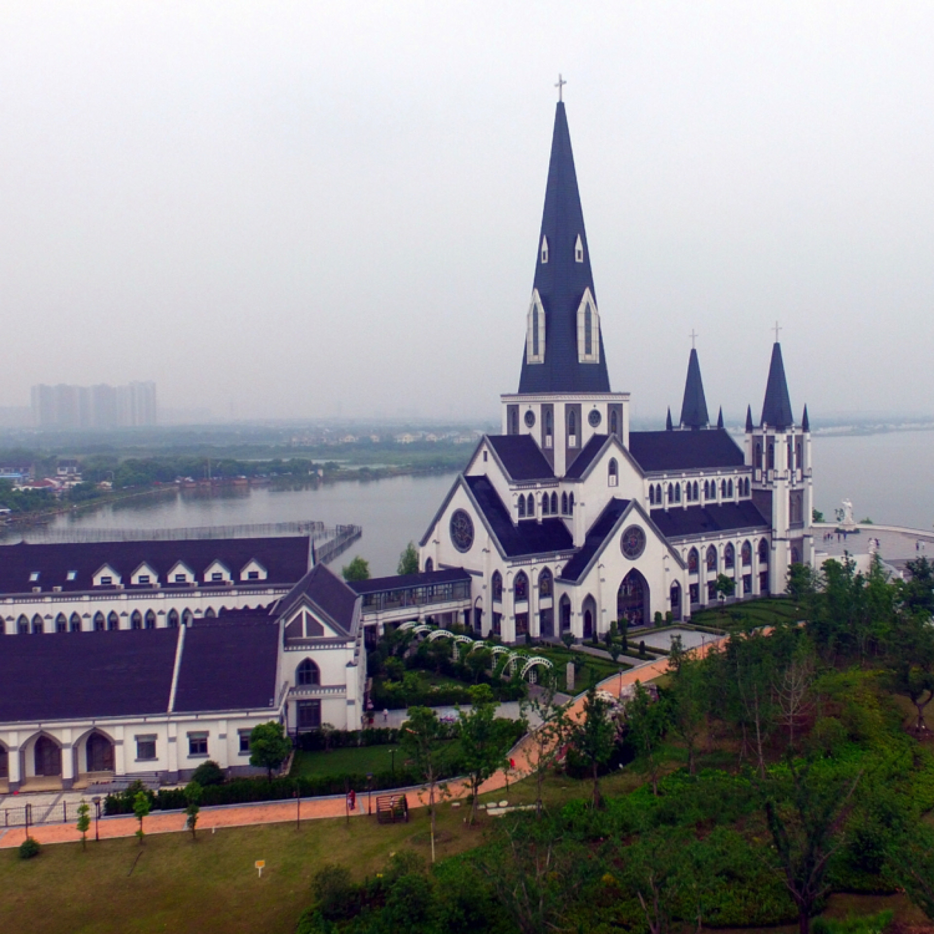 苏州阳澄湖教堂图片