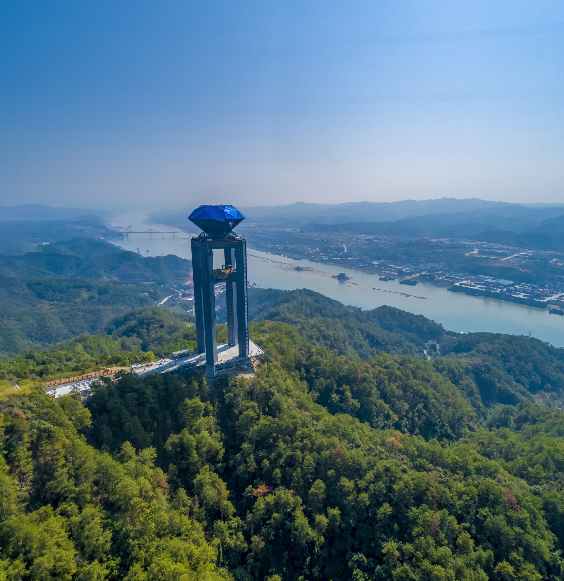 梧州白云山·西江明珠塔·云峰亭·梧州广播电视塔