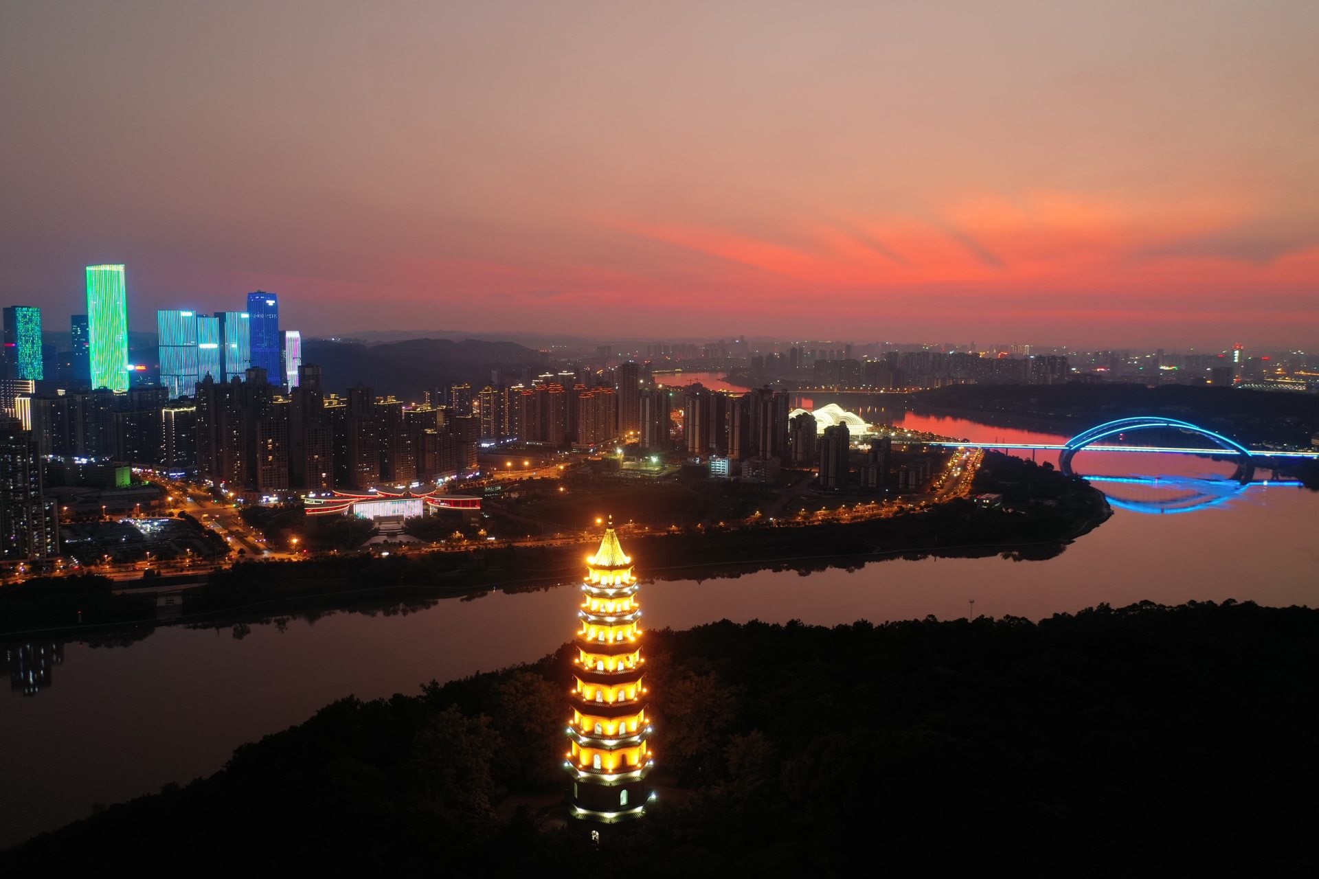 南宁龙象塔晚霞