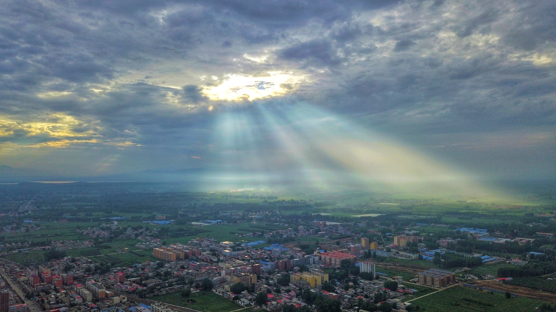 耶稣光 来自 大鹏 | 天空之城