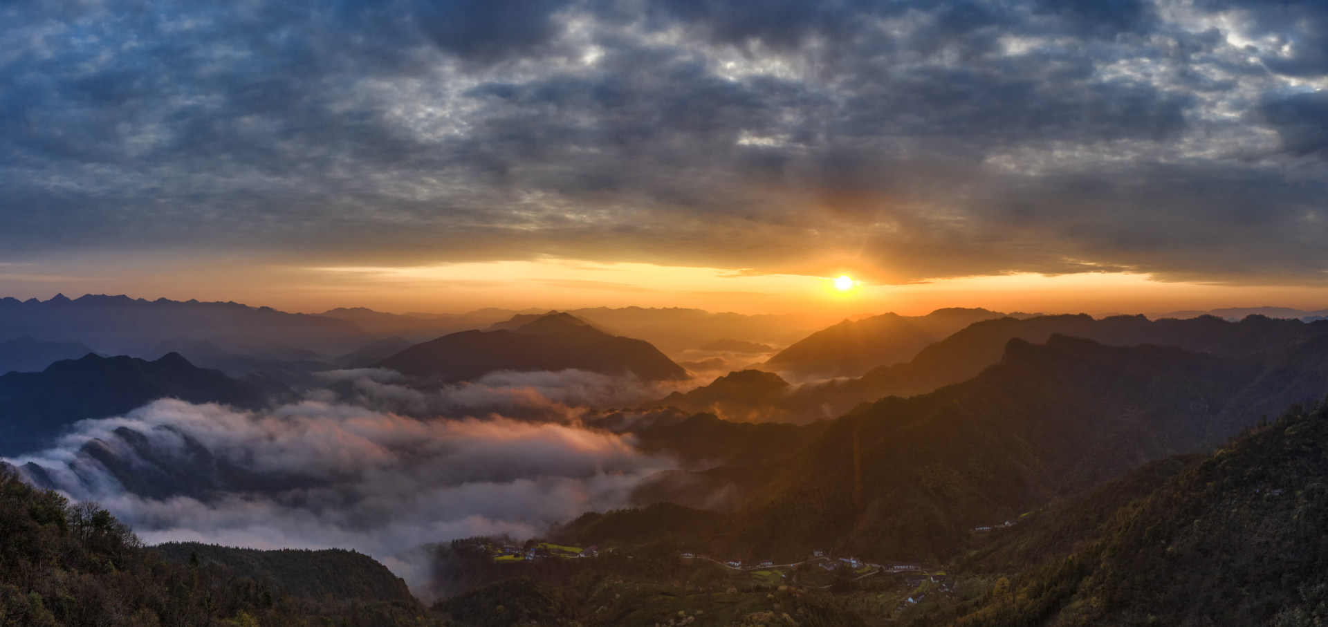 高山晨曦 来自 阿帆提 | 天空之城