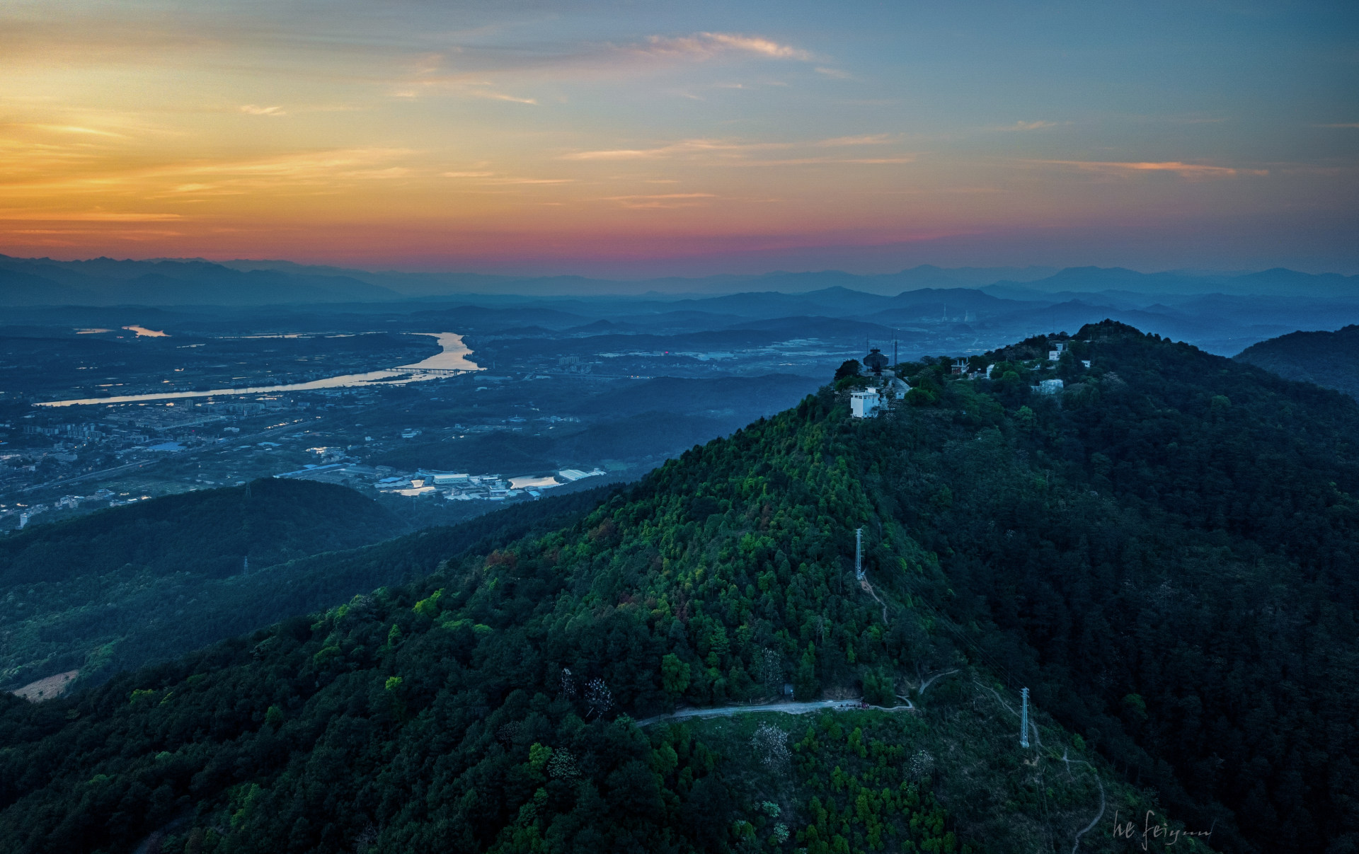 日落下的黄岗山