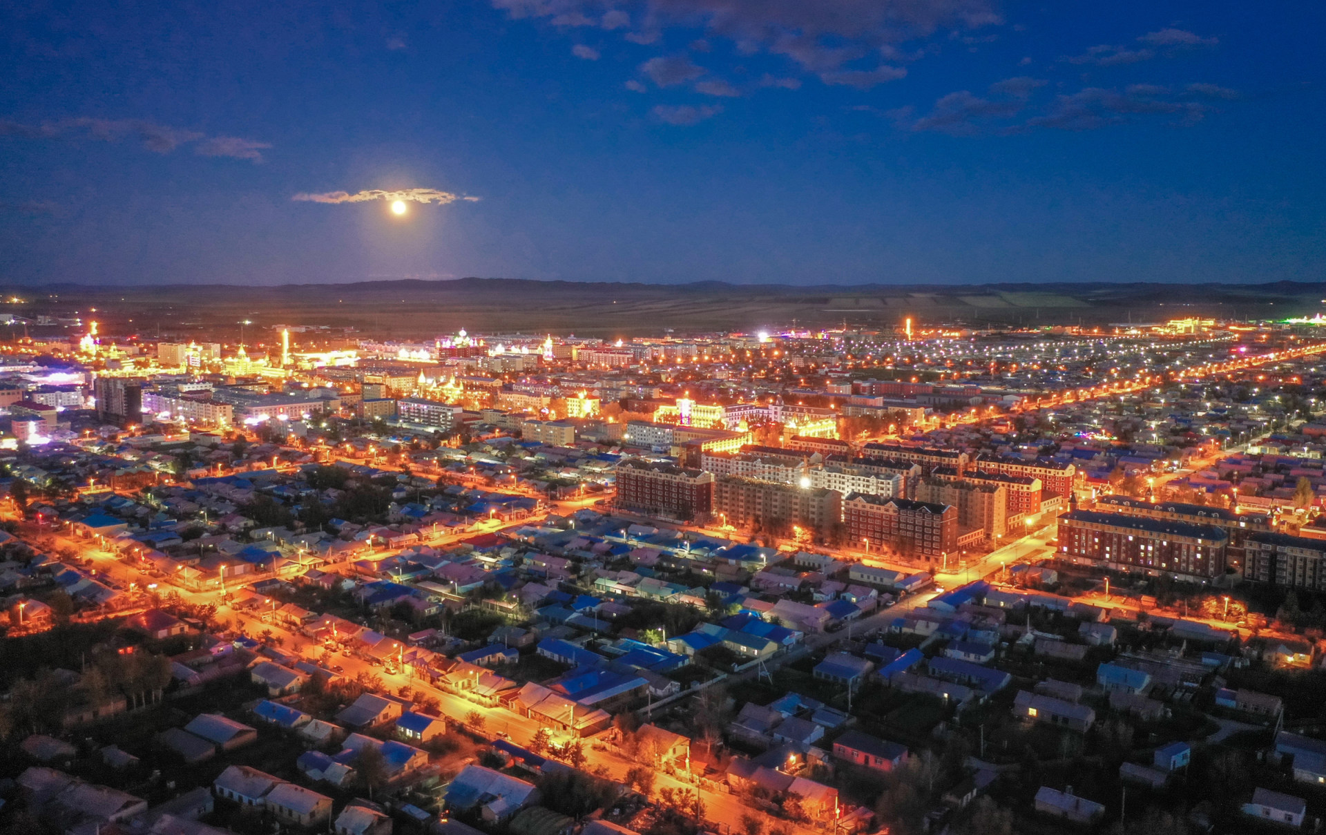 十五的月亮 来自 呼伦贝尔王发起 | 天空之城