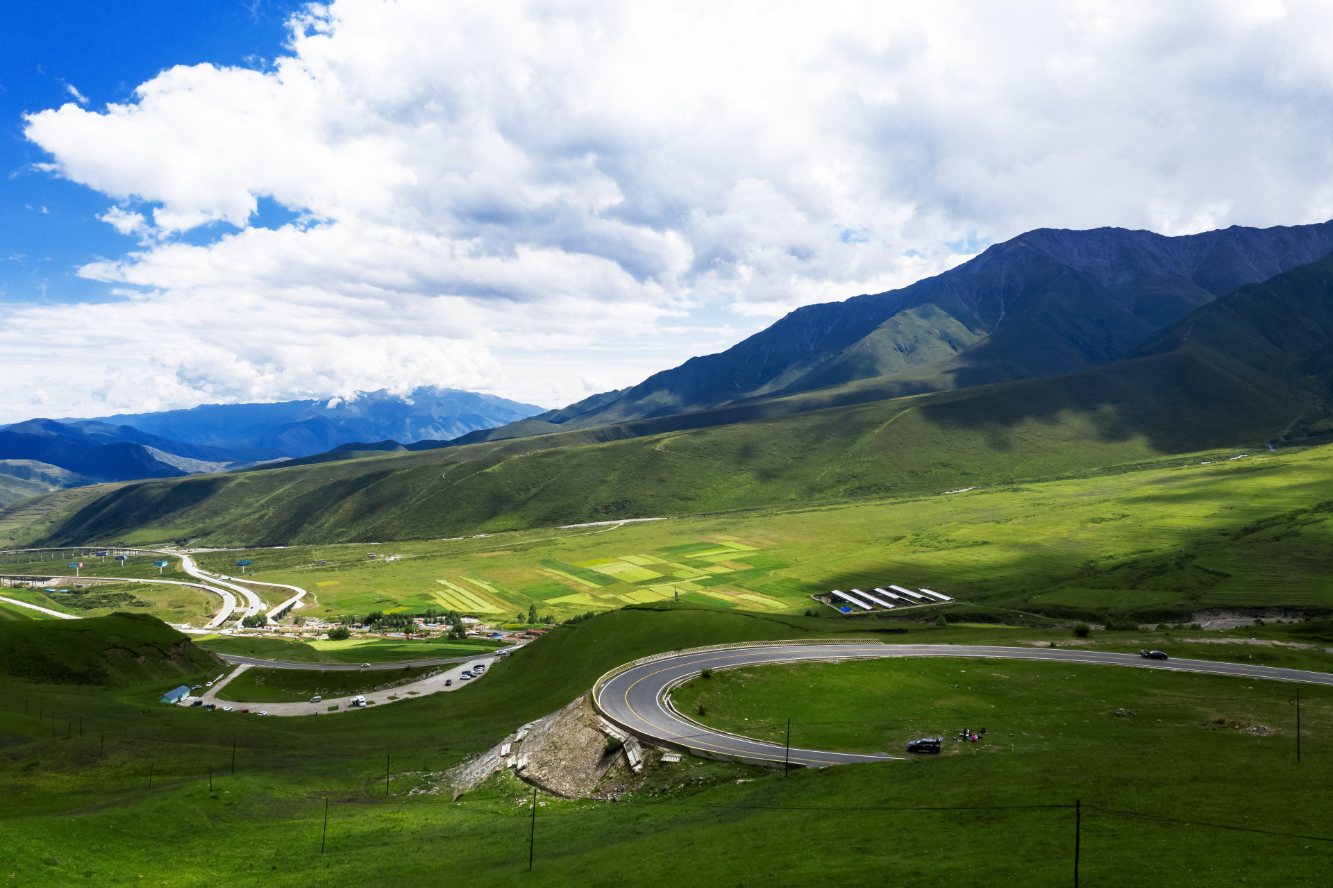 《在路上》-青海省海南州贵德县拉脊山