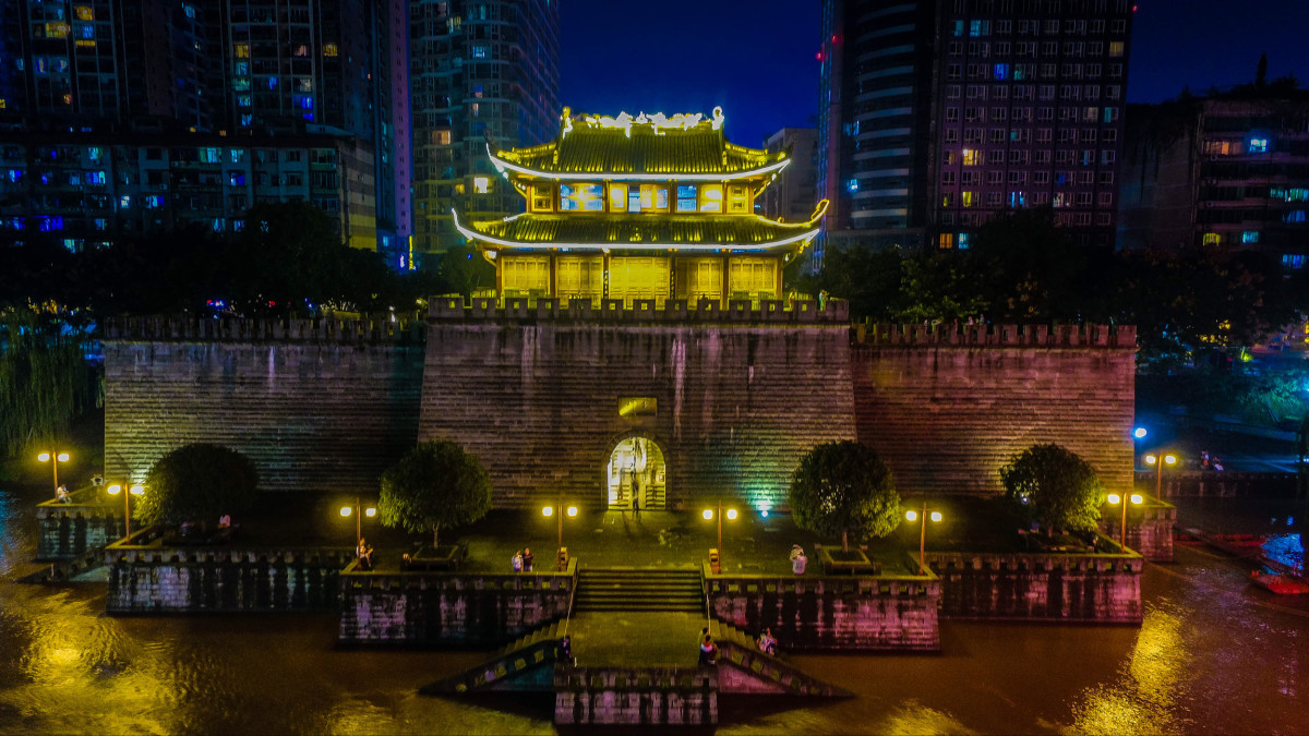 东门口夜景