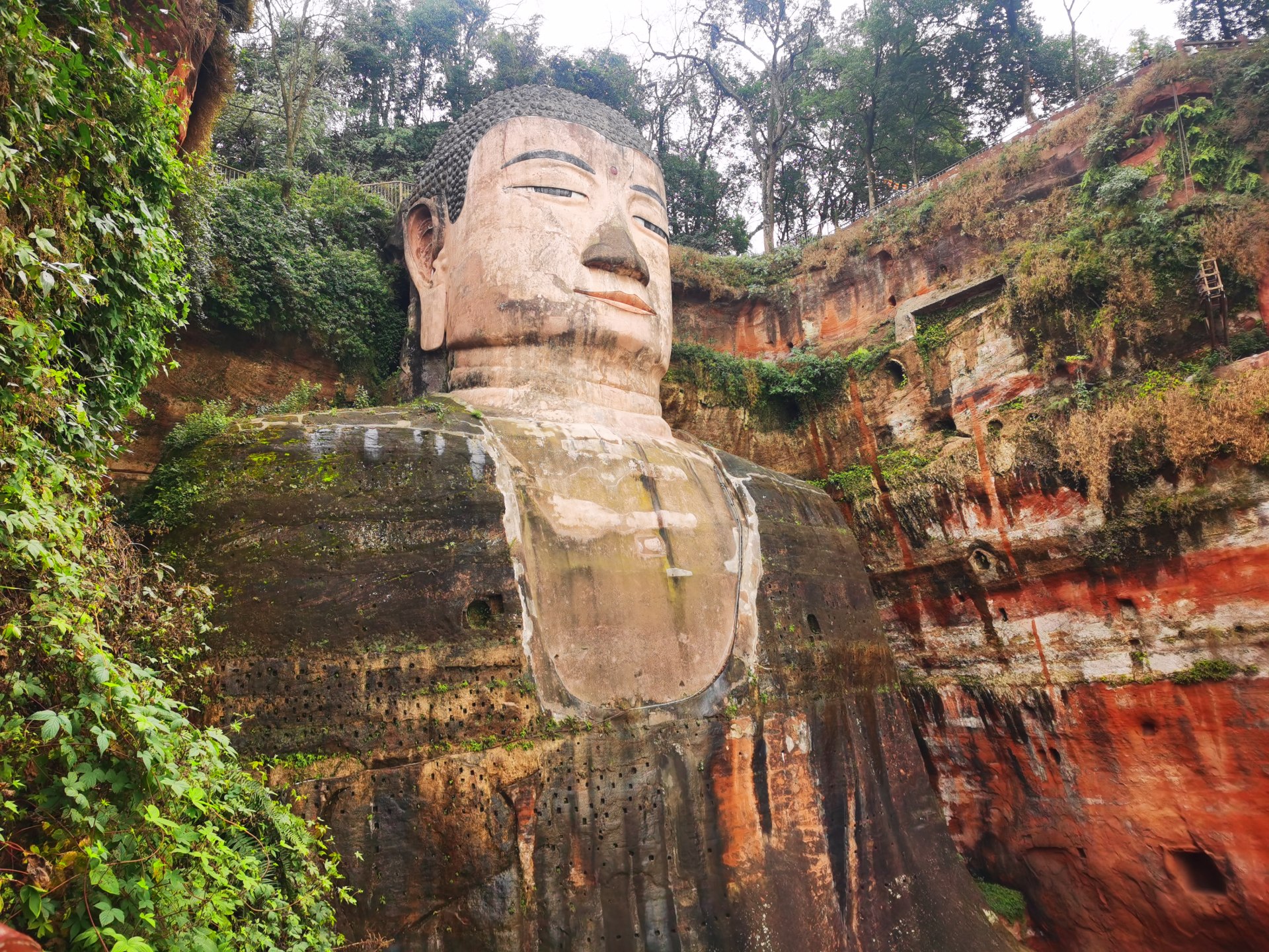一尊雄伟,壮观的大佛!山是一尊佛,佛是一座山!
