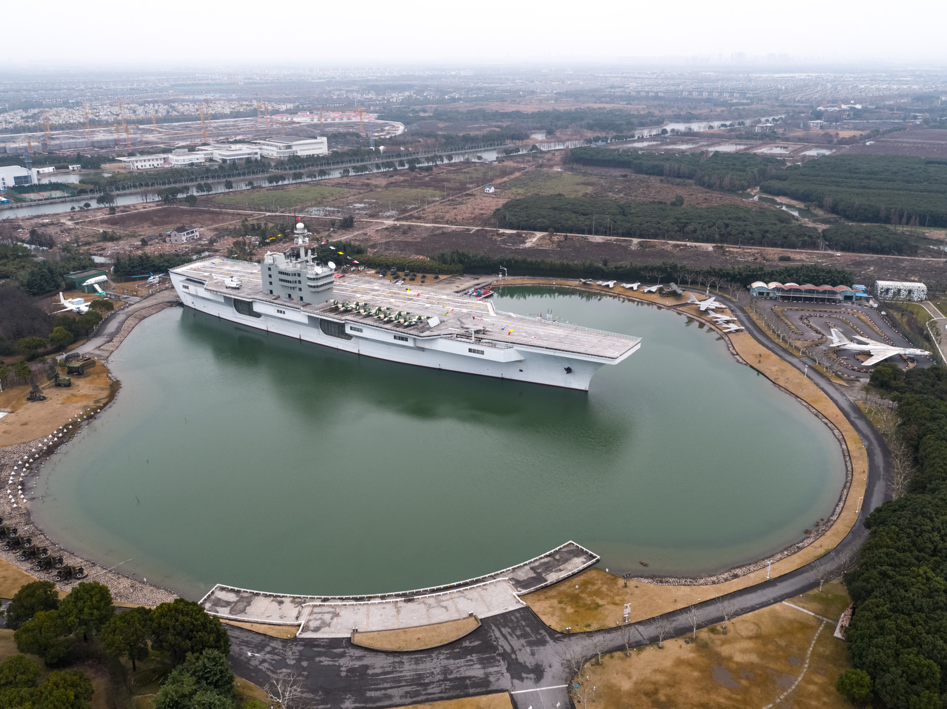 东方绿洲航空母舰