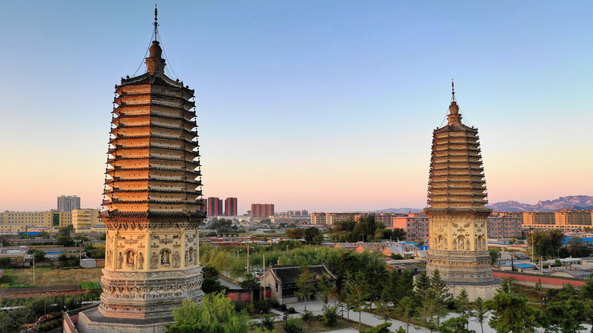 崇兴寺辽代双塔