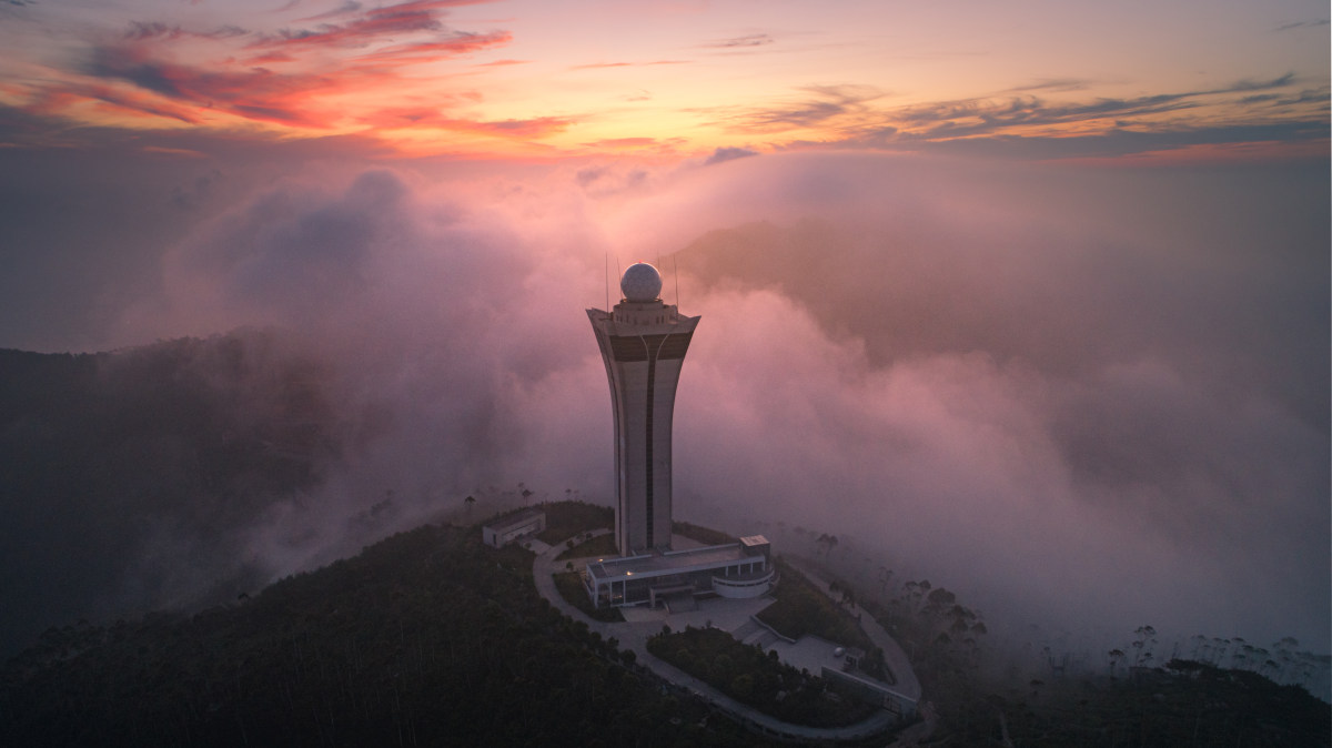 紫帽山红霞漫天therosycloudsofzimaomountain