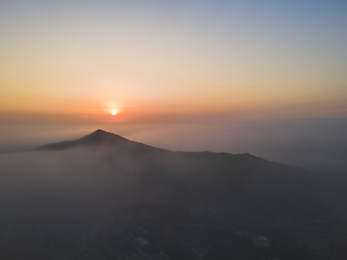南京紫金山云海日出