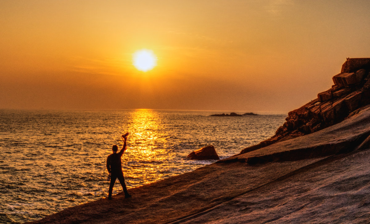 迎着风迎着阳光勇敢的向前走