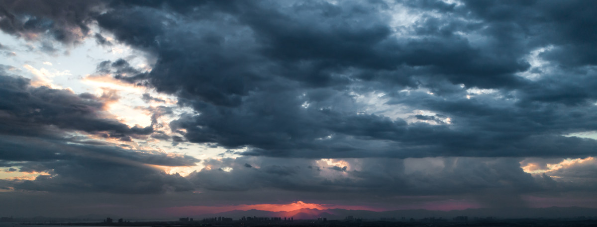 巨云红霞the Rosy Clouds Under The Huge Clouds By 天空之城上帝之眼 Skypixel