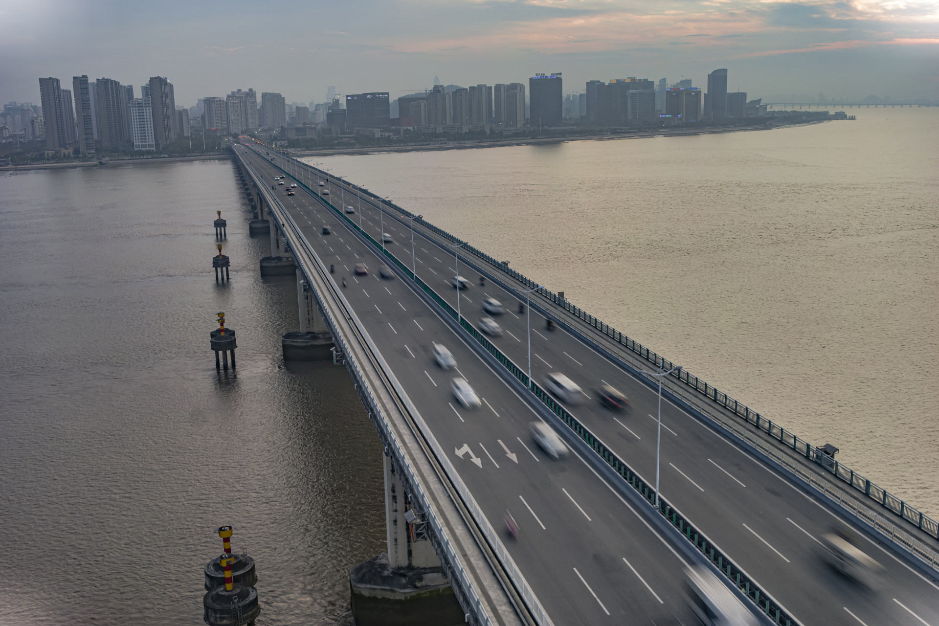 夕阳下的温州七都大桥