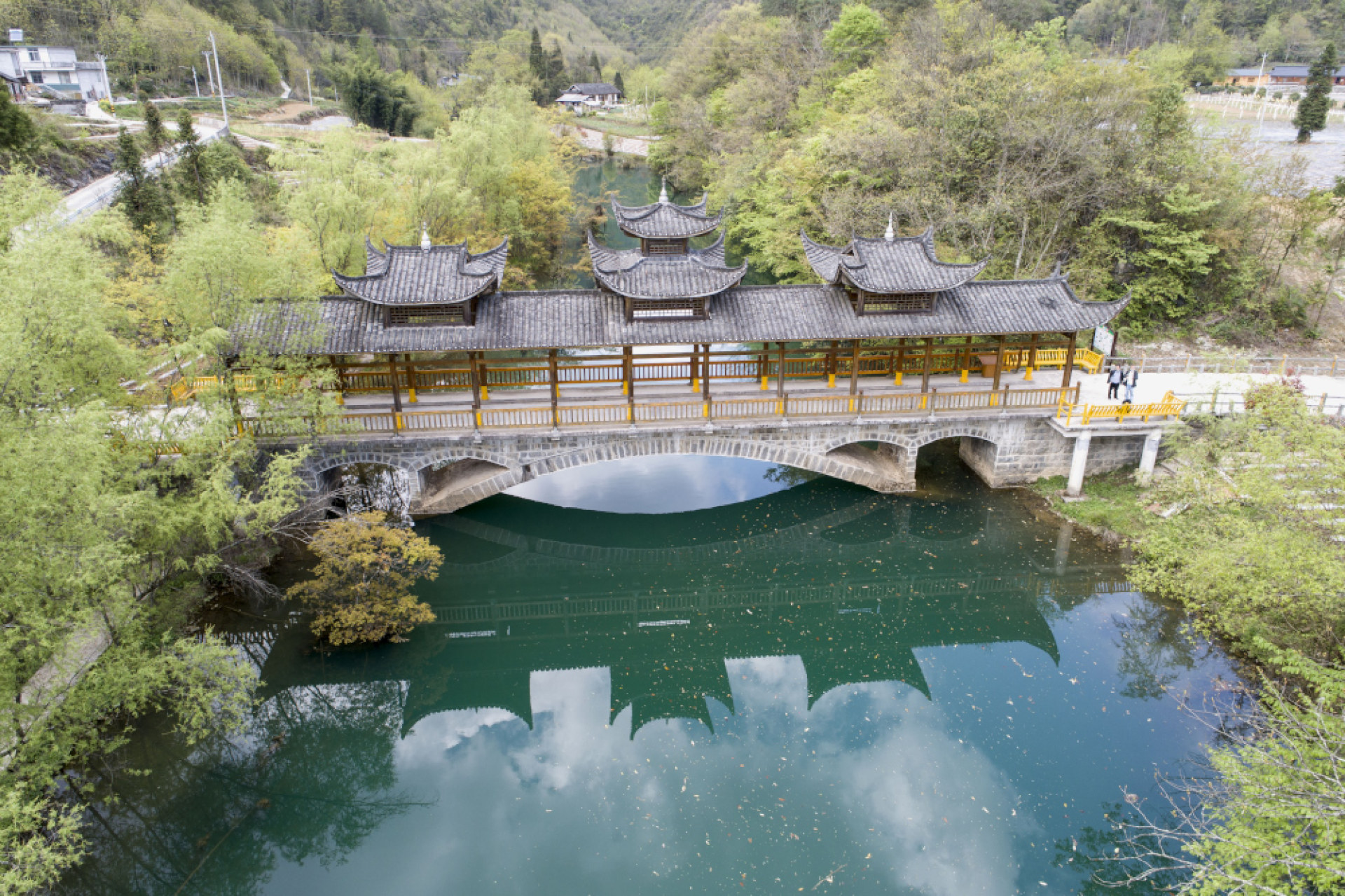 湖北董家河湖光山色村寨入画