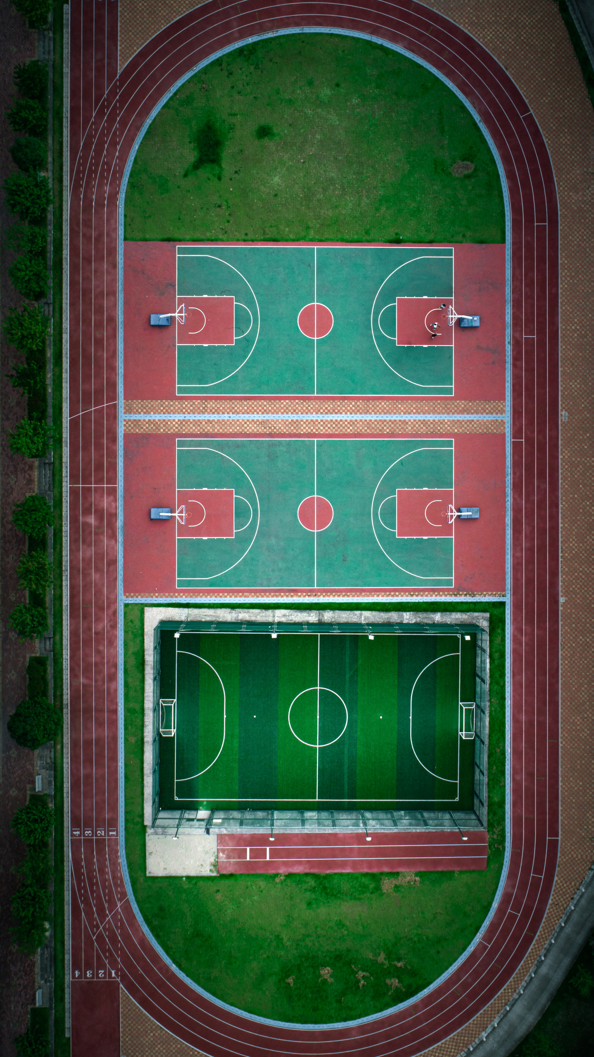 足球场与篮球场football court and basketball court