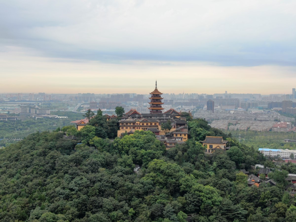 狼山之巅支云塔尖