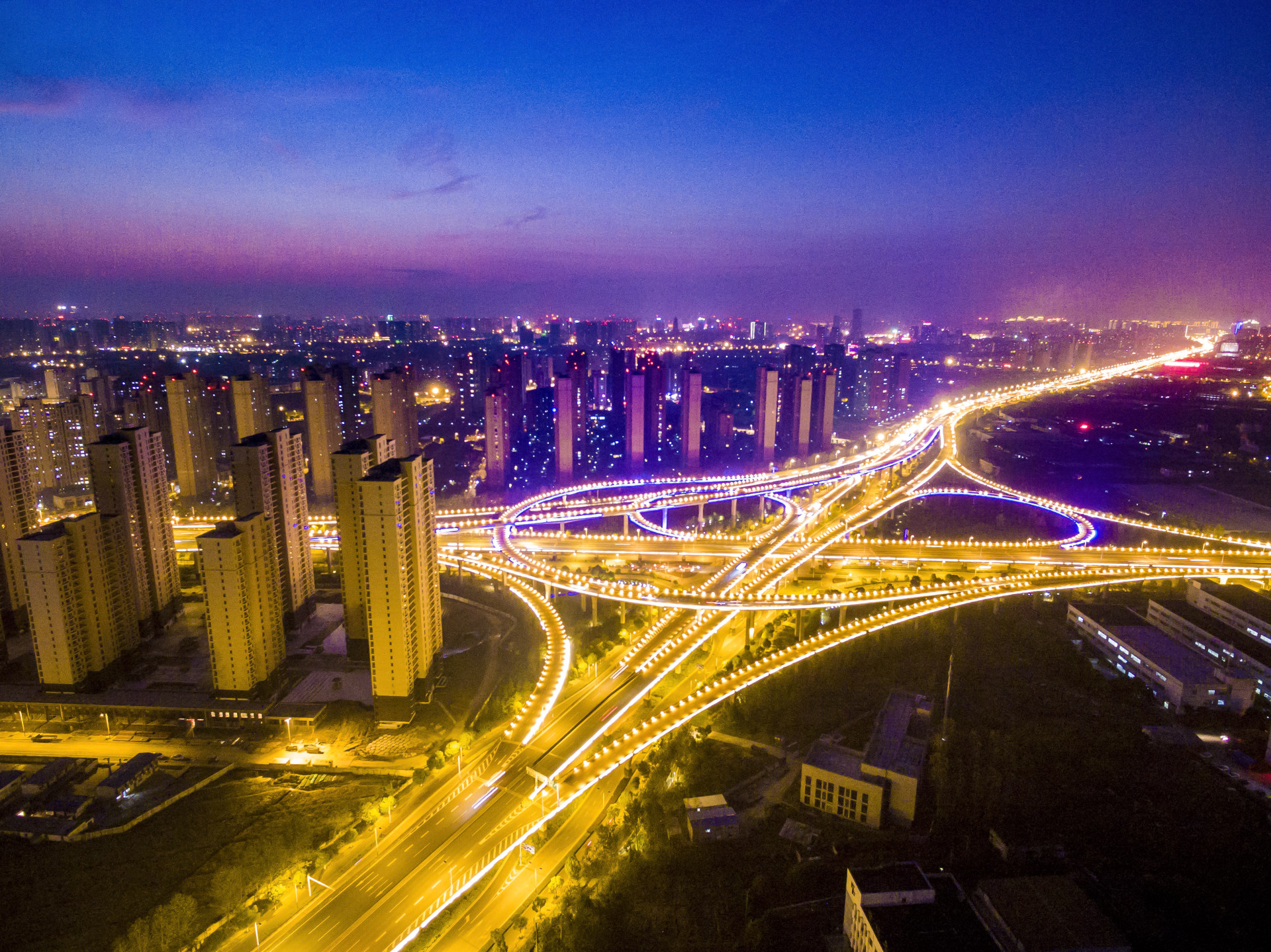 龙城大道与青洋高架立交夜景