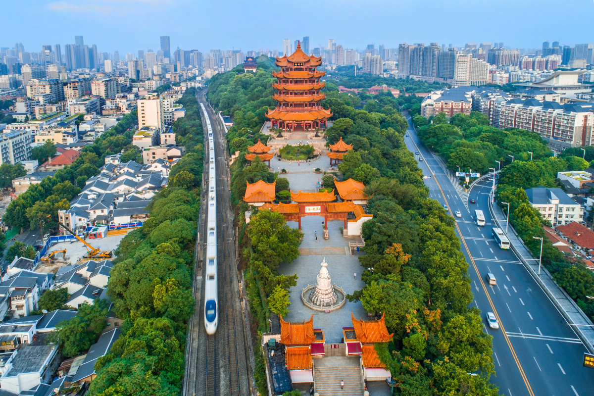 f8b7d2d1c6ba4c81a39a01b5f98d151d俯瞰武汉市蛇山,历史名楼黄鹤楼