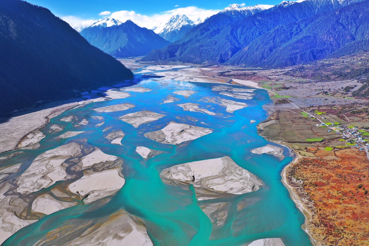 陈少华"易贡藏布":也称"野共藏布"(藏语方言),易贡河(汉语简称),即流