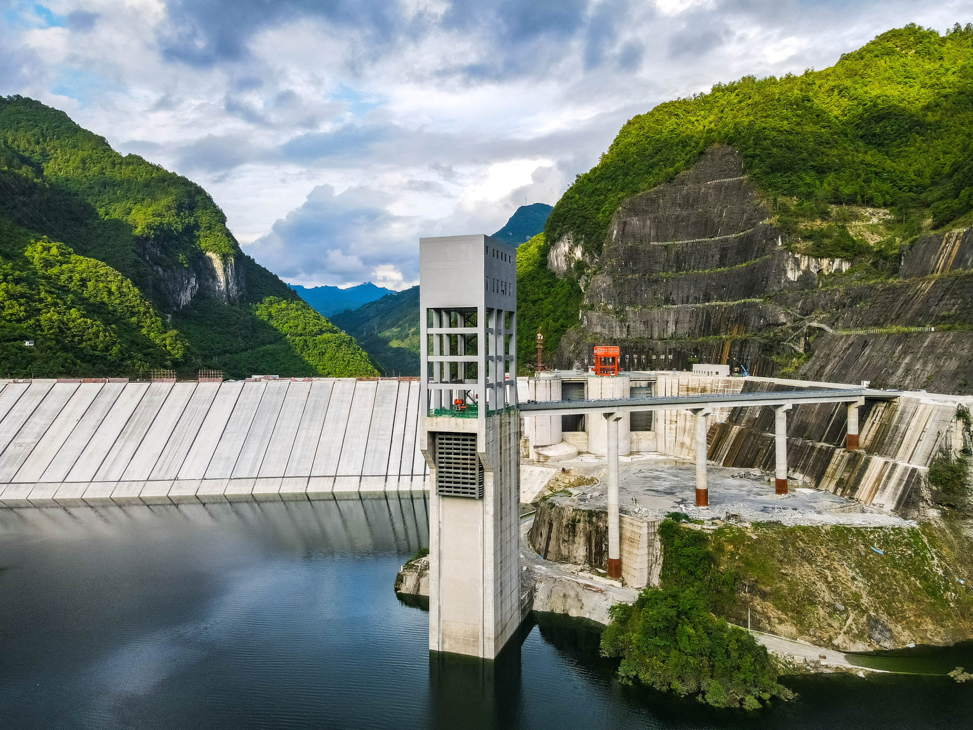 航拍江坪河水电站