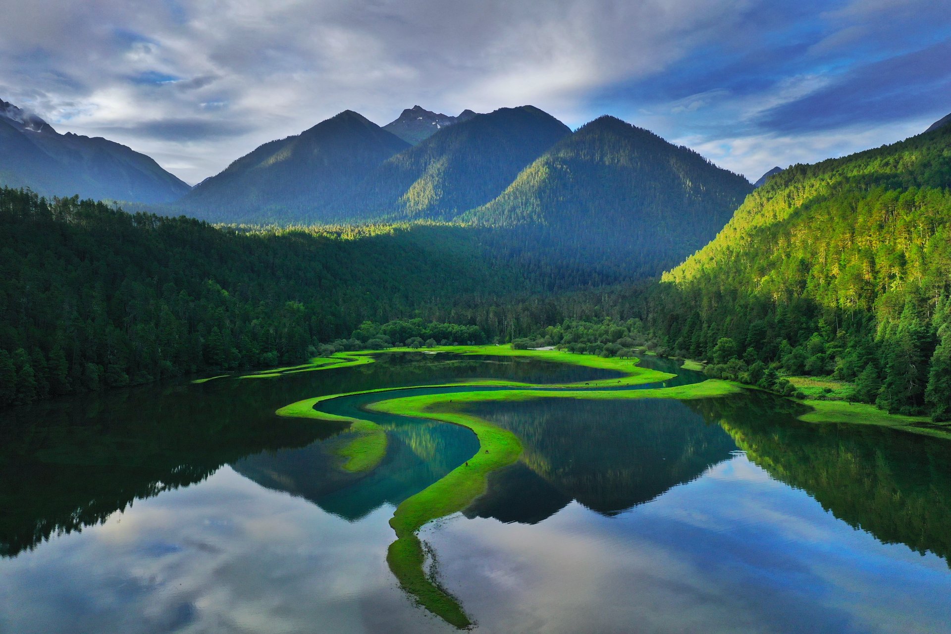 西藏林芝-人间仙境-波密草湖