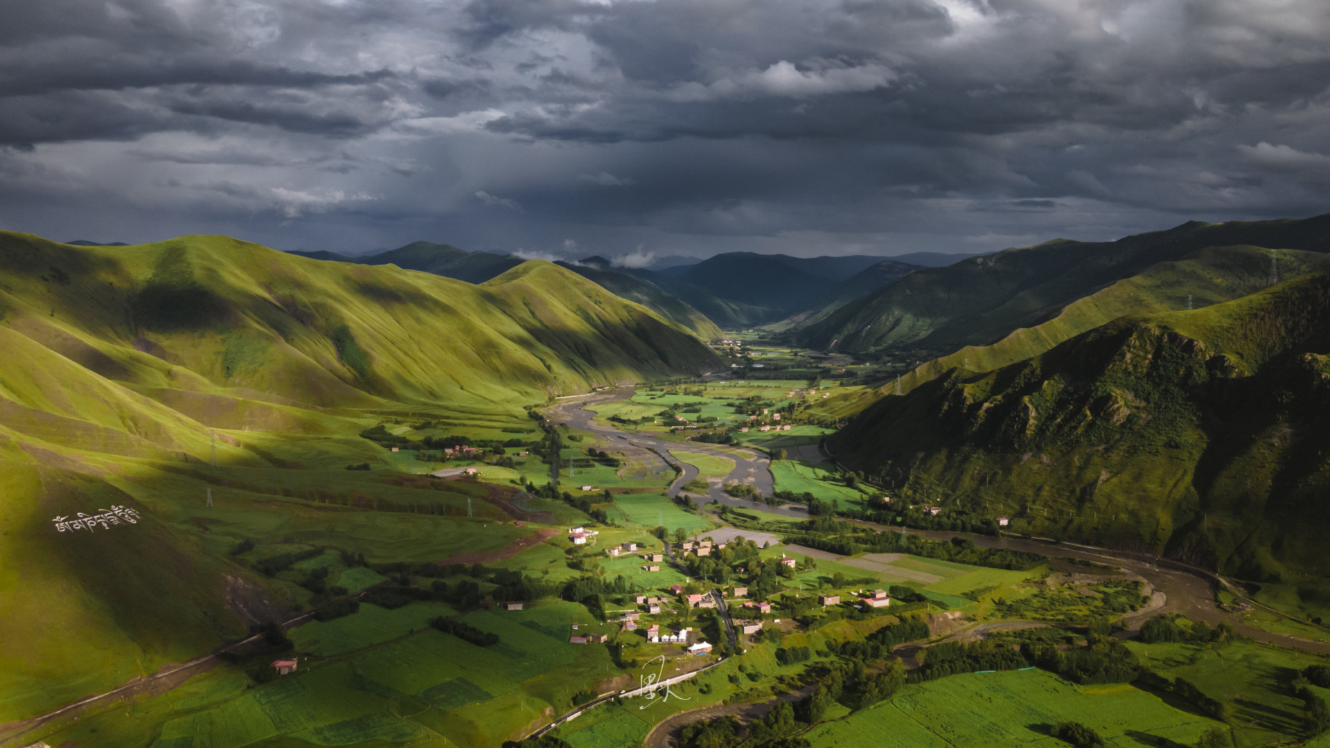中国川西新都桥的夏天