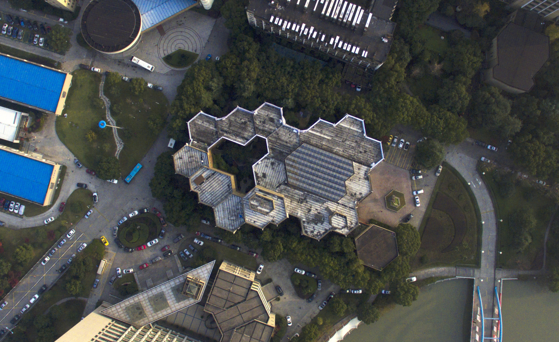 俯拍浙工大图书馆