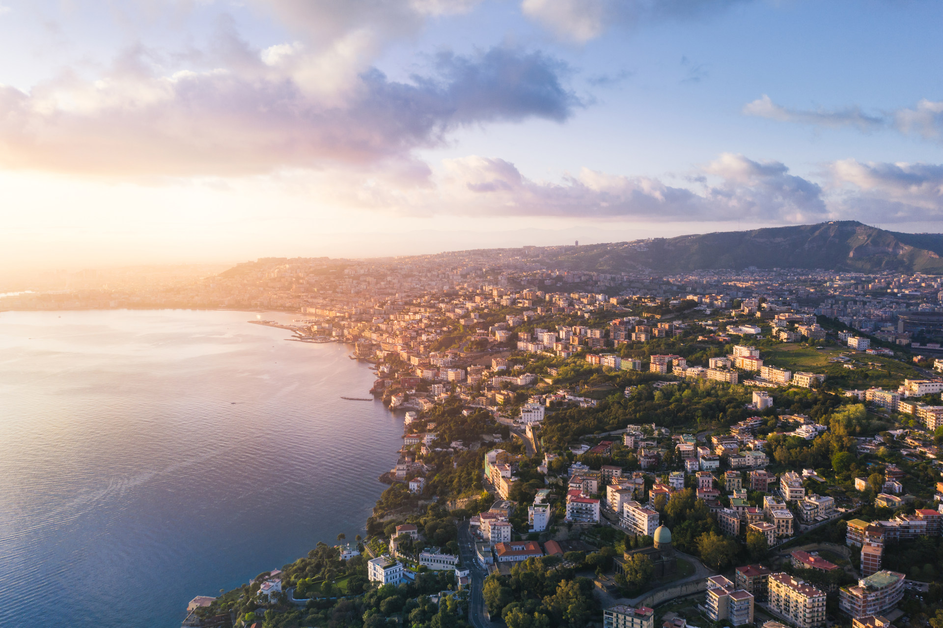 那不勒斯城市天际线