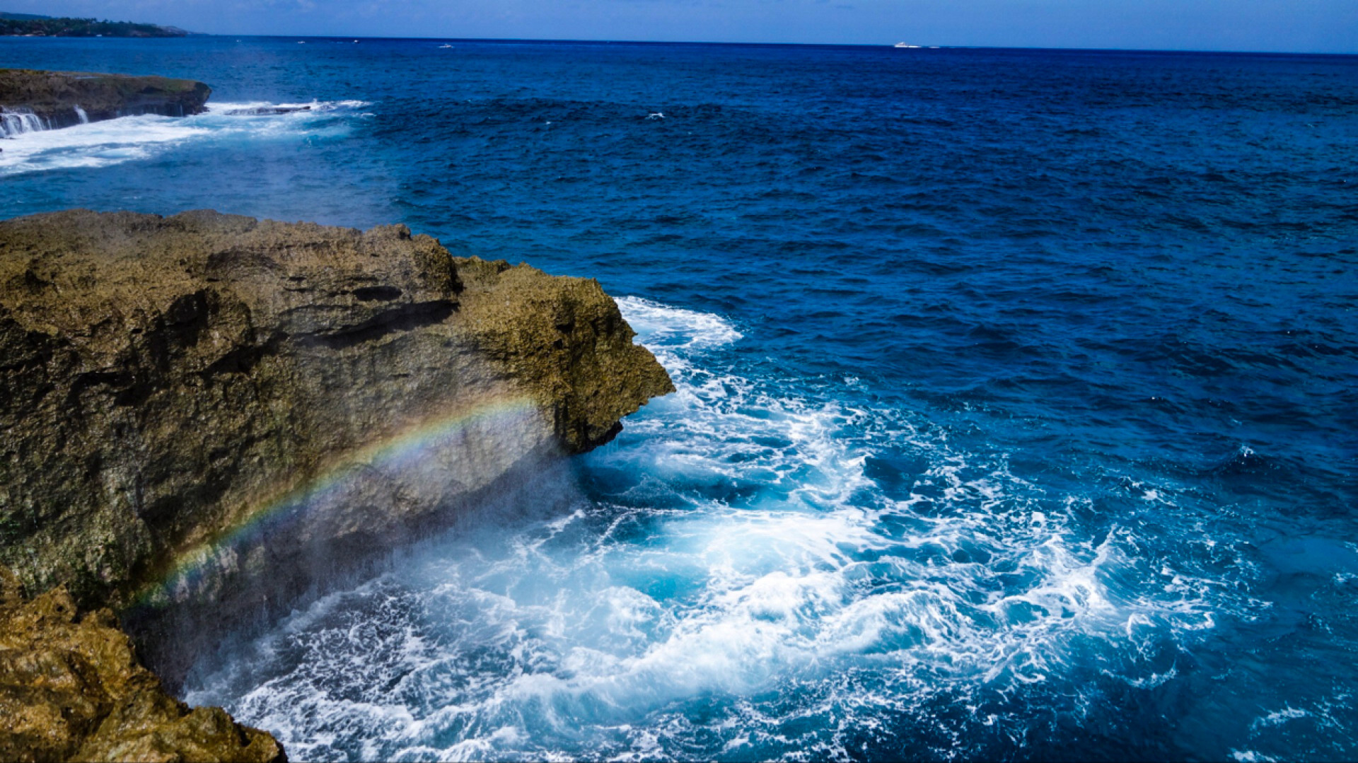 印尼蓝梦岛 恶魔的眼泪