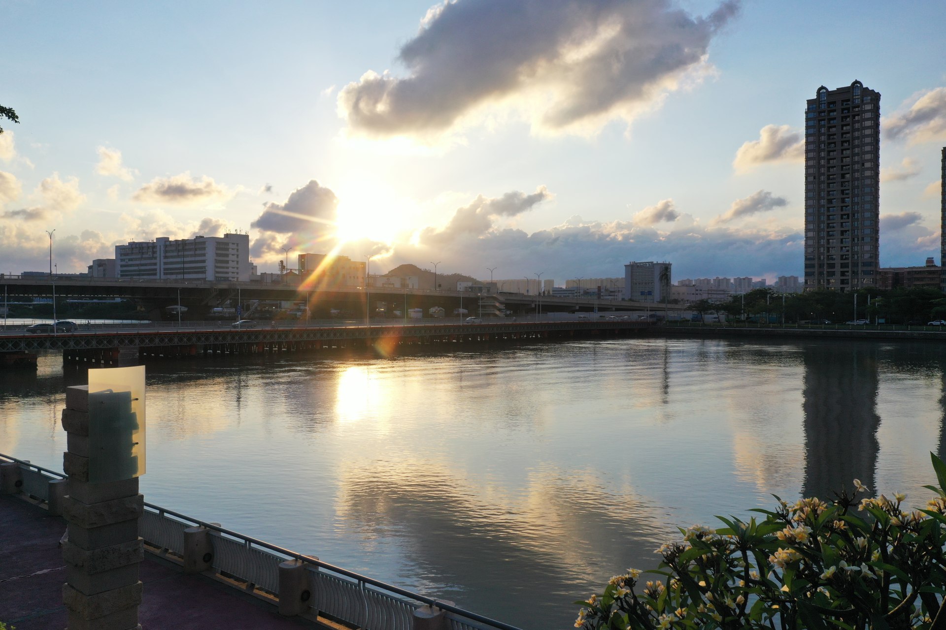 珠海市南屏大桥晚霞
