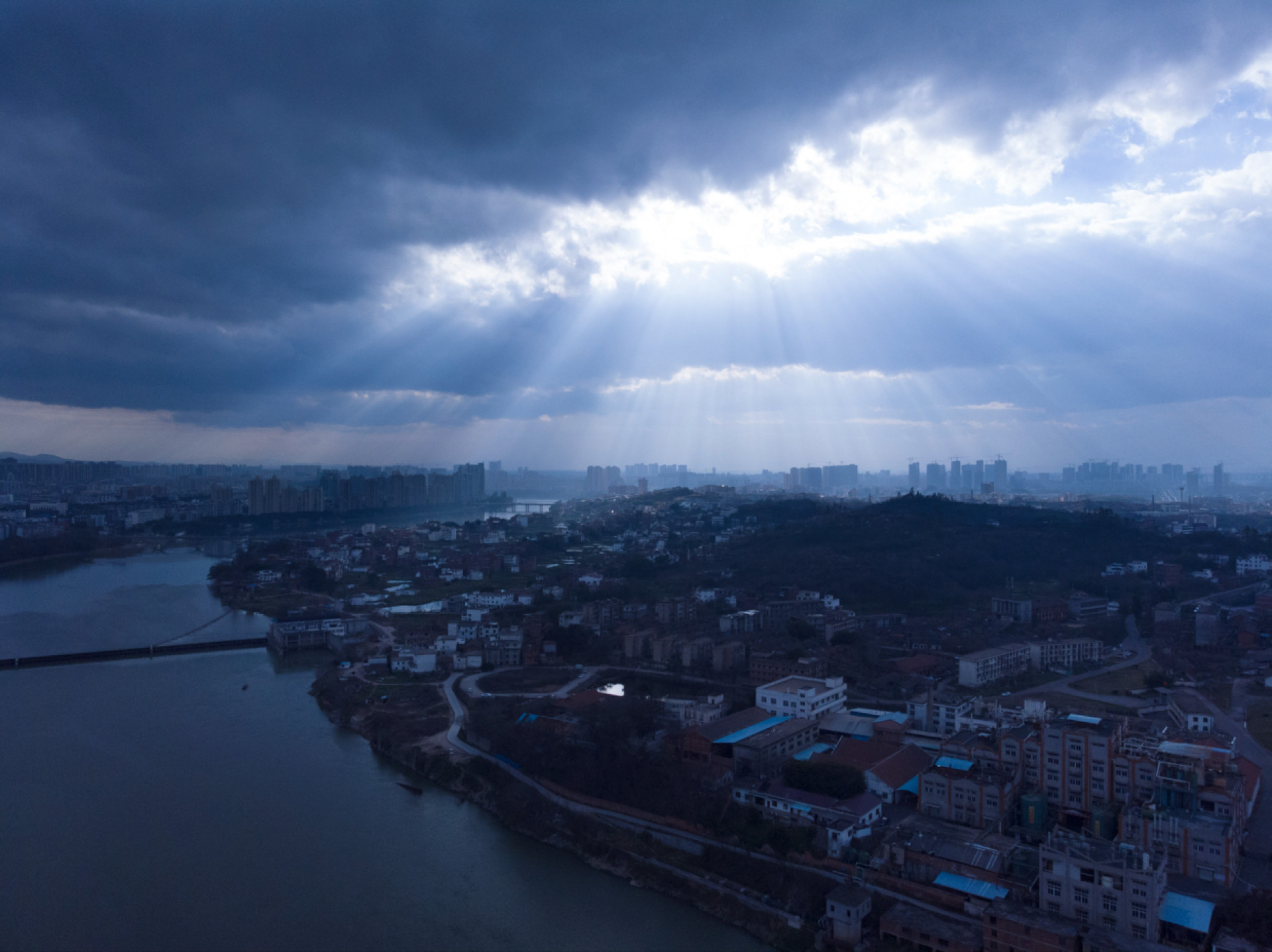 耶稣光! 来自 戴志伟 | 天空之城
