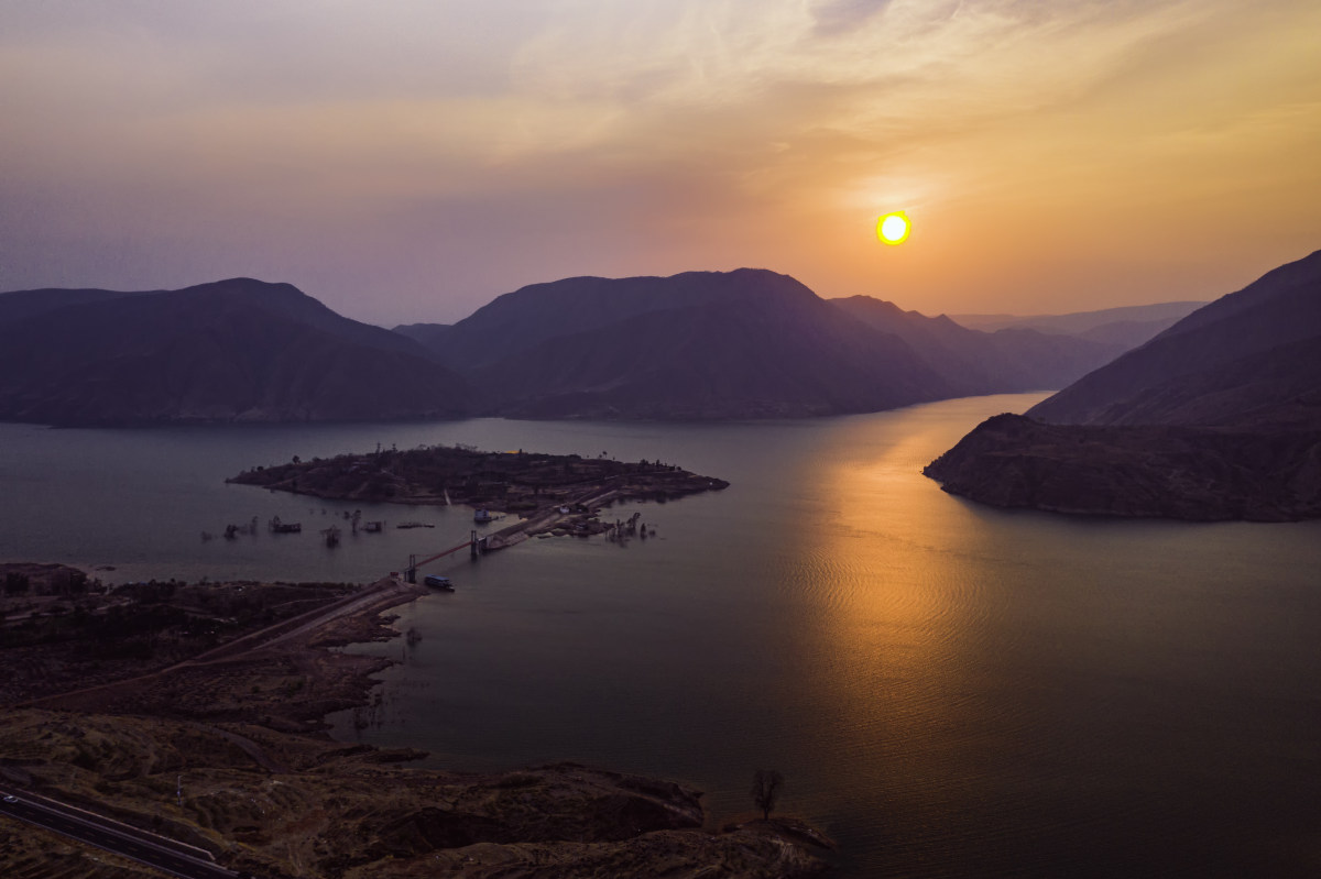 金沙水拍云崖暖