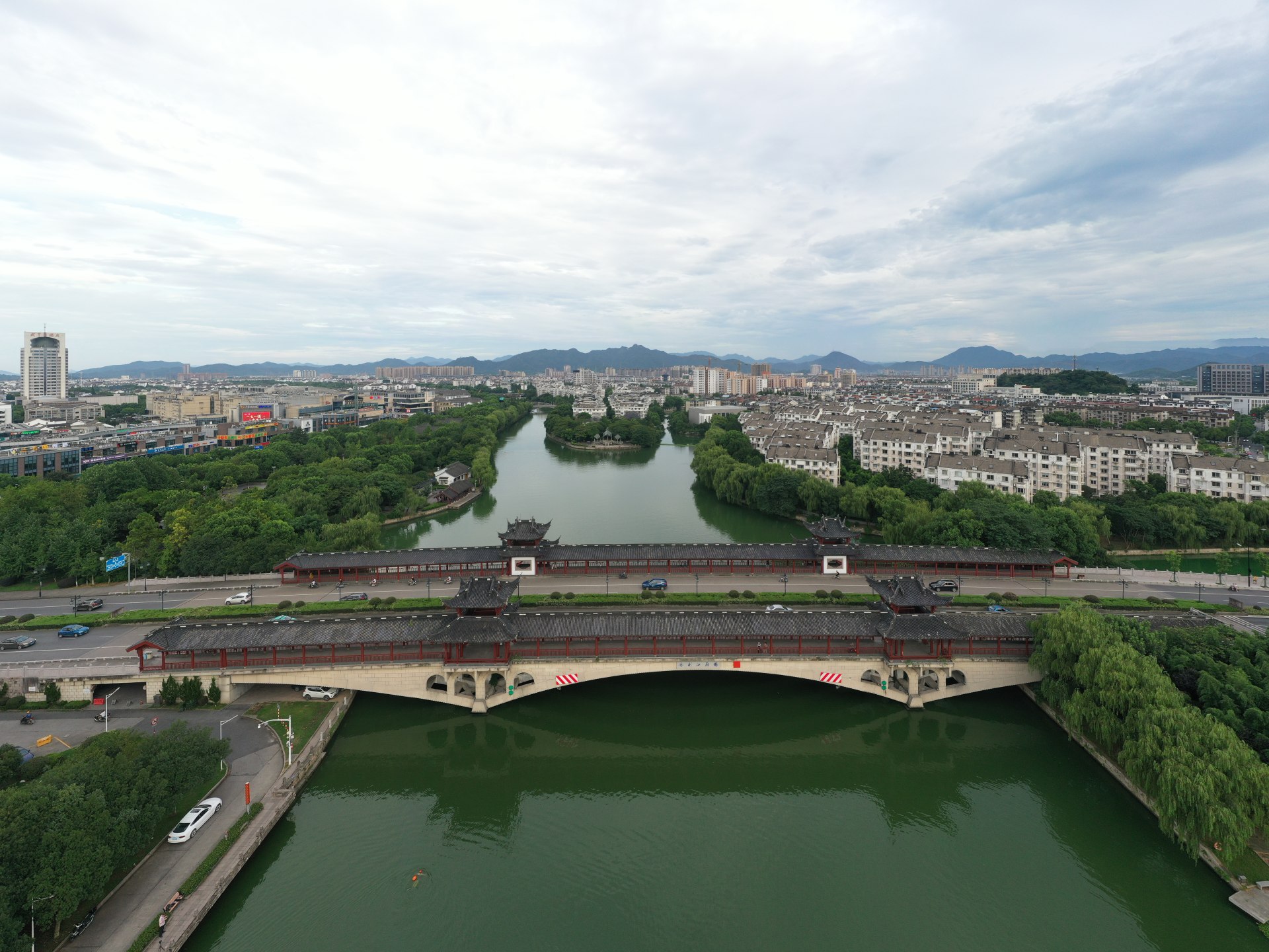 浙江绍兴市风则江廊桥晚霞