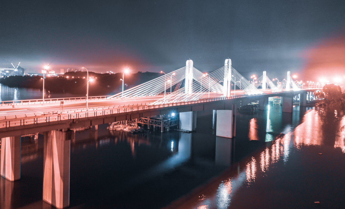 柳州三门江大桥夜景蓝银调色风格